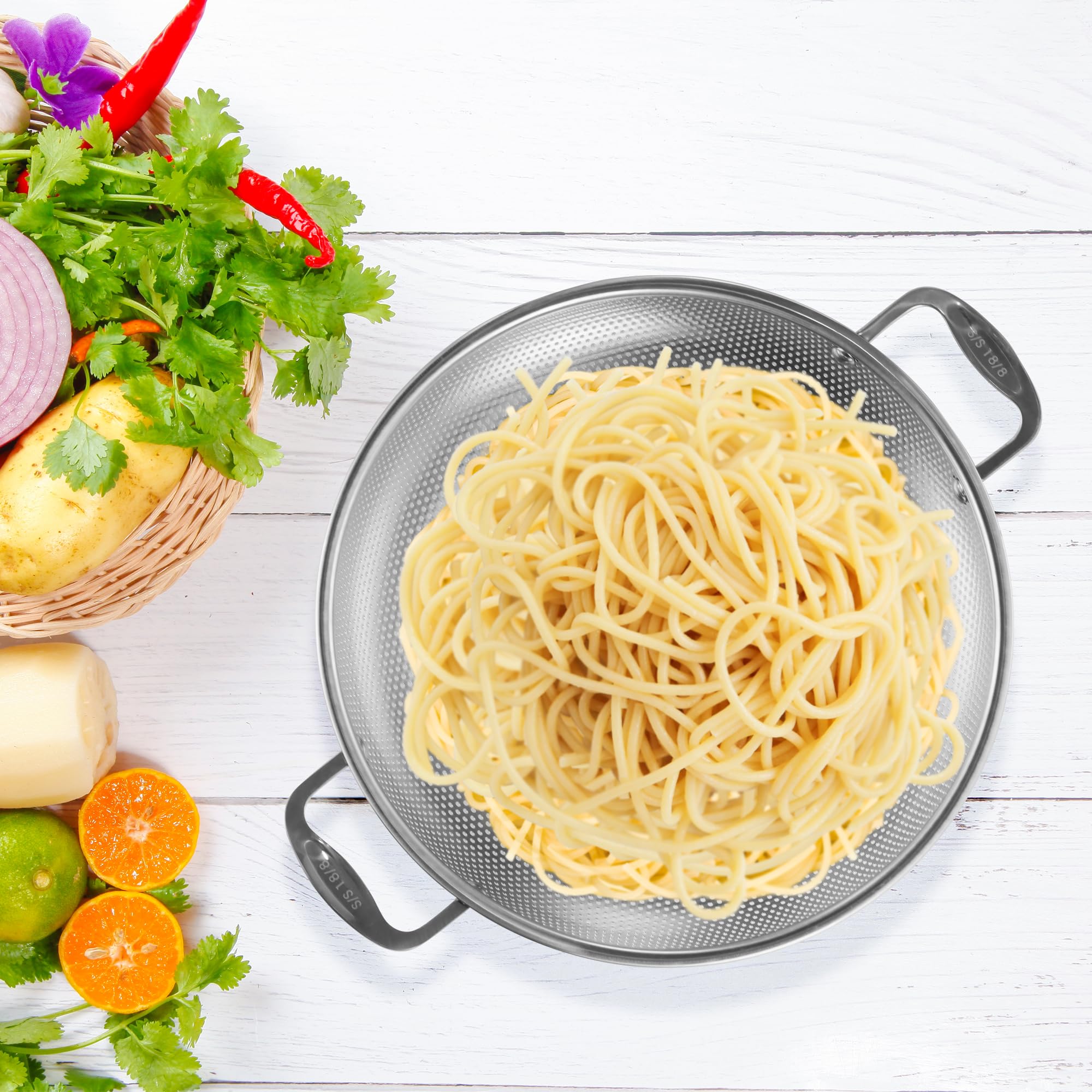 Colador extragrande de 6 cuartos de galón, colador de malla de acero inoxidable 18/8 para cocina, tamiz de alimentos con asas remachadas y base de anillo sólido autodrenante, ideal para pasta, arroz,