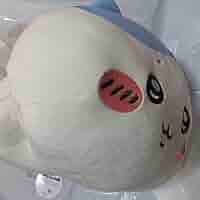 ちいかわ　もっちるねそべりBIGぬいぐるみ ちいかわ もっちる ねそべりBIGぬいぐるみ① | 商品紹介 | 株式