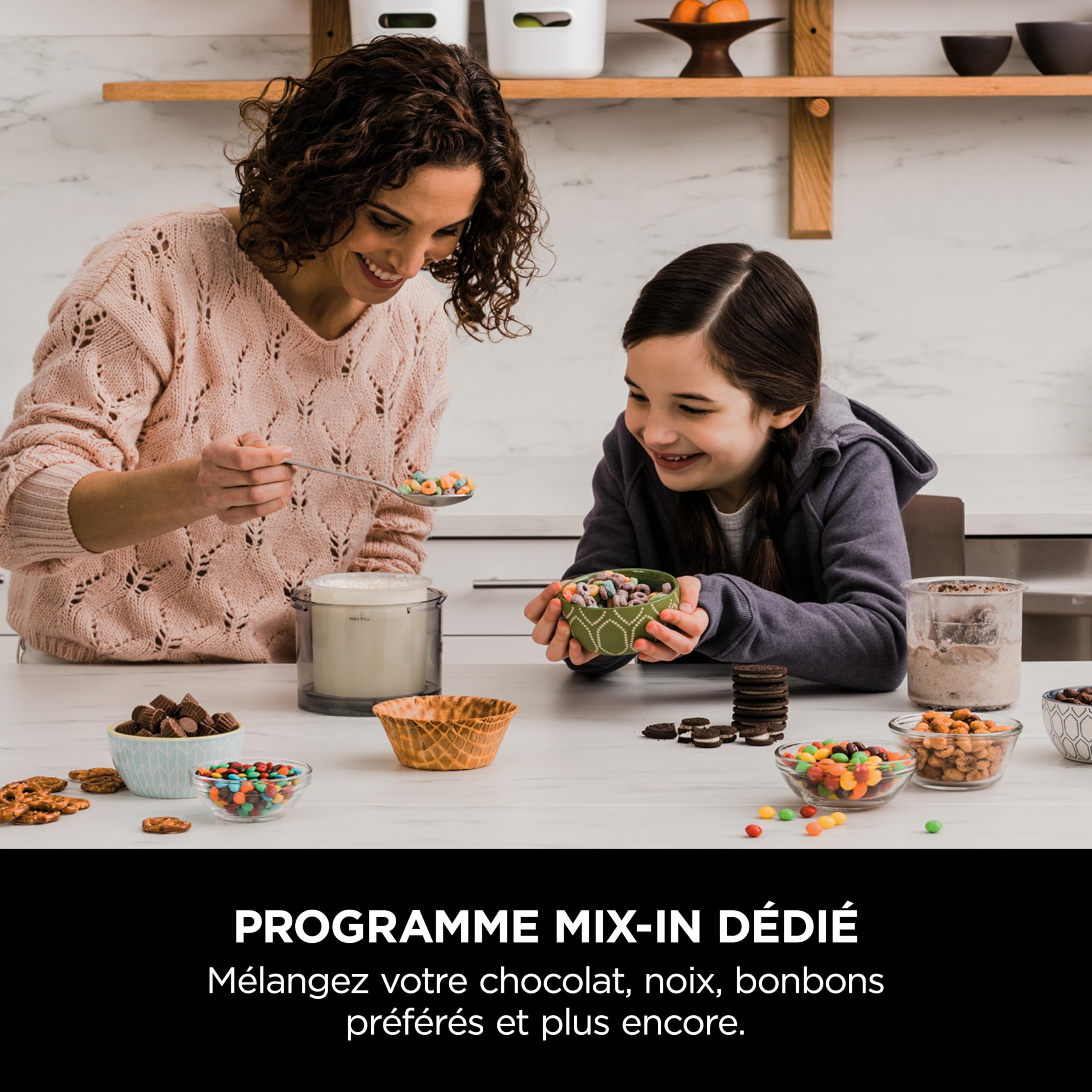 Ninja CREAMi machine à crème glacée et à desserts glacés, 7 programmes, pour faire de la crème glacée, gelato, sorbet, des bols à smoothie ou des milk-shakes, noir/argent, 1,4L, NC302EU