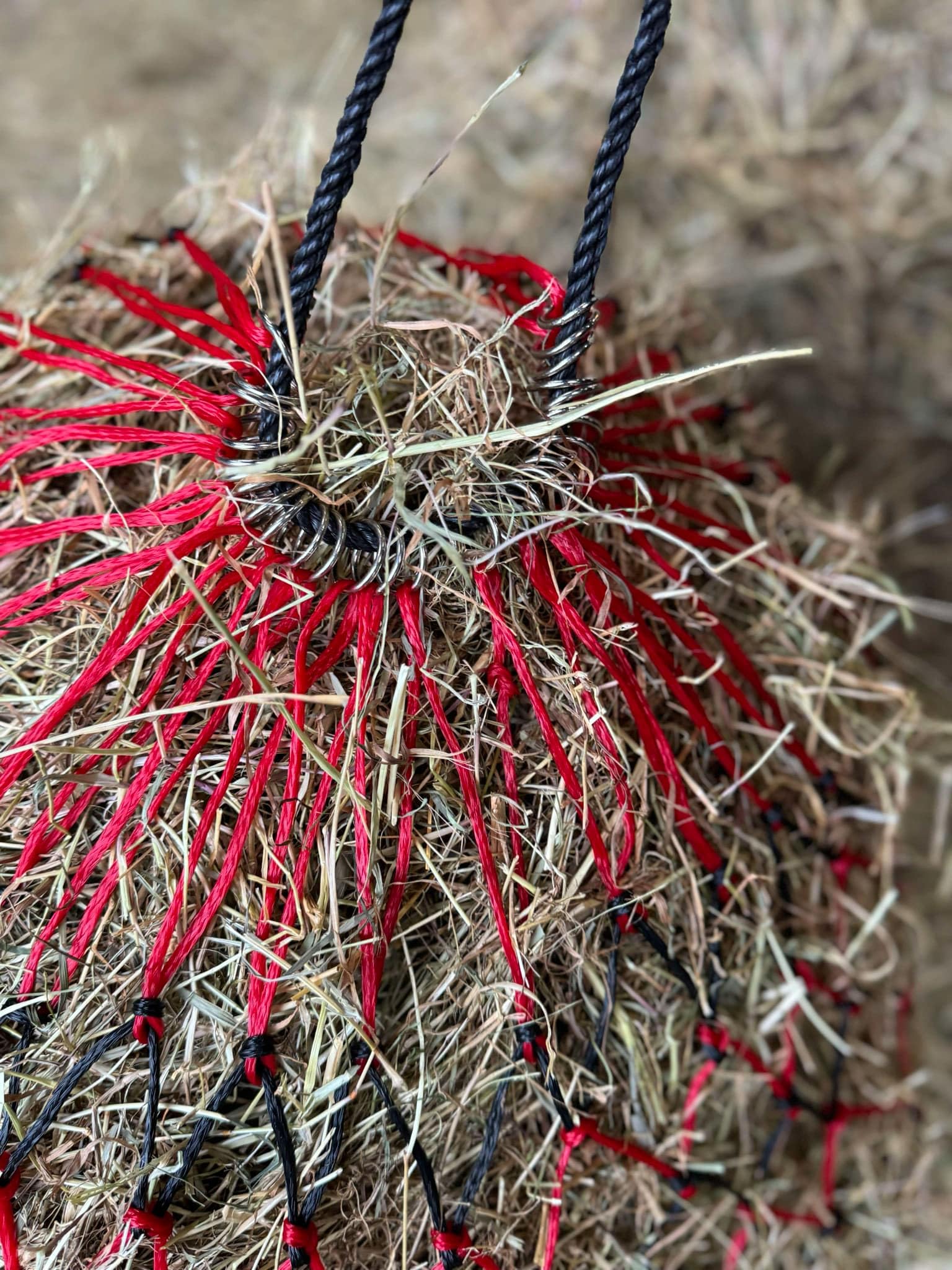 Dual Tone Spiral Haynet for Horse Durable Long Lasting Yard Feeding Bag Large (Red/Black) - Image 4