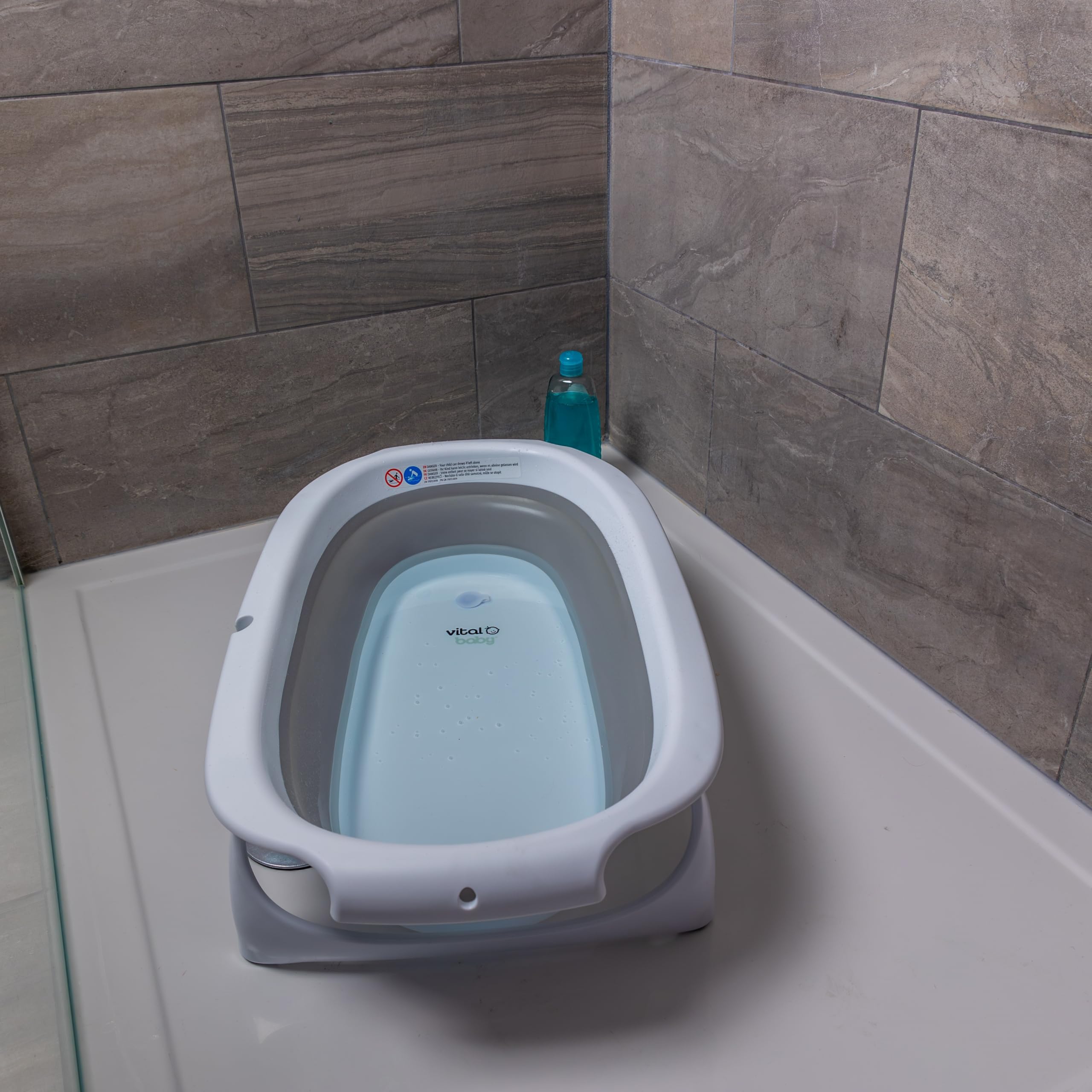 Vital Baby Hygiene Faltbare Babywanne mit wärmeempfindlichem Stöpsel – Kompaktes Klappdesign, stabile Feststellbeine, eingebauter Stöpsel warnt vor heißem Wasser, einfaches Ablassen, ideal für