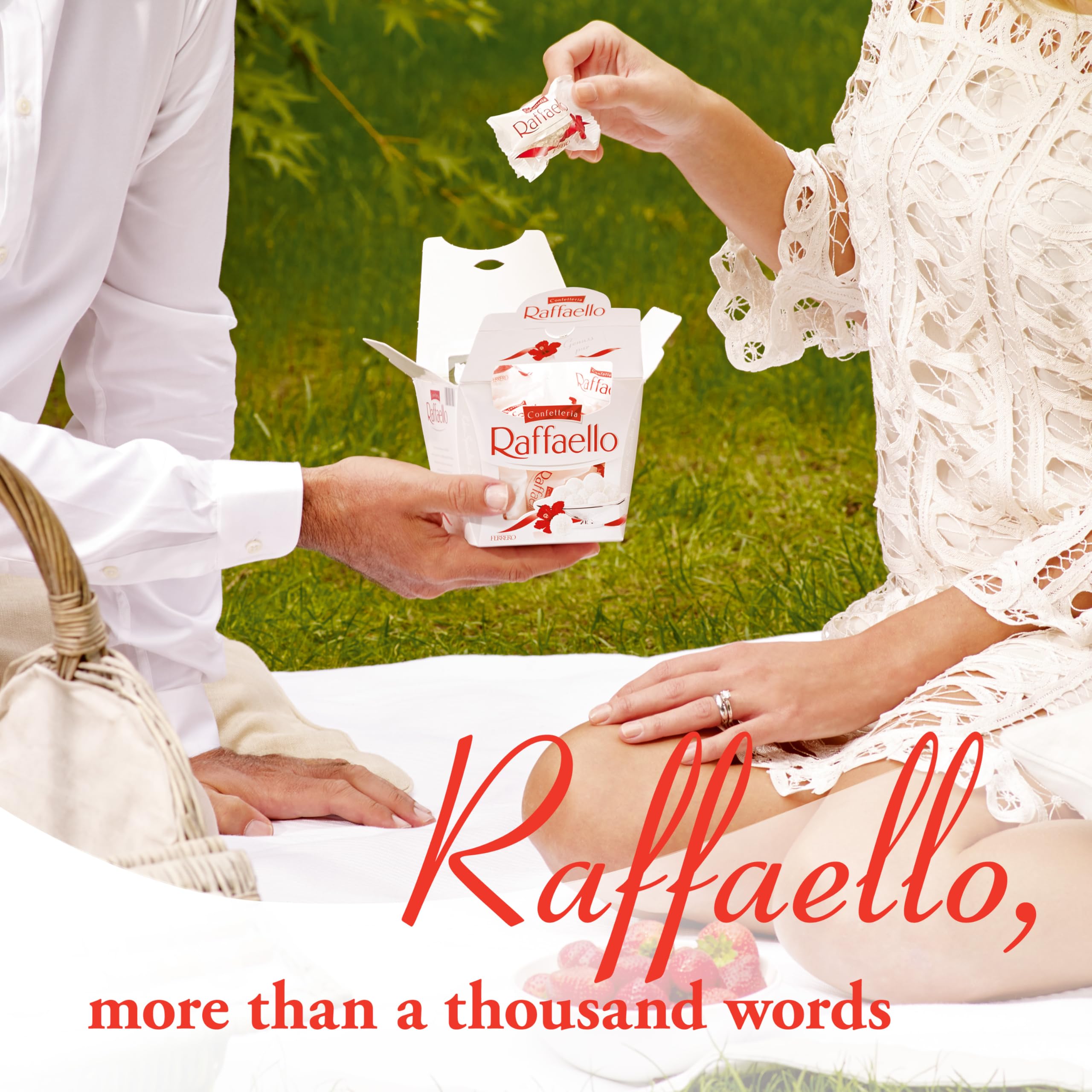 Ferrero Raffaello Gift Box T3 x 16 Pieces, Crisp Coconut, 480 gram 4