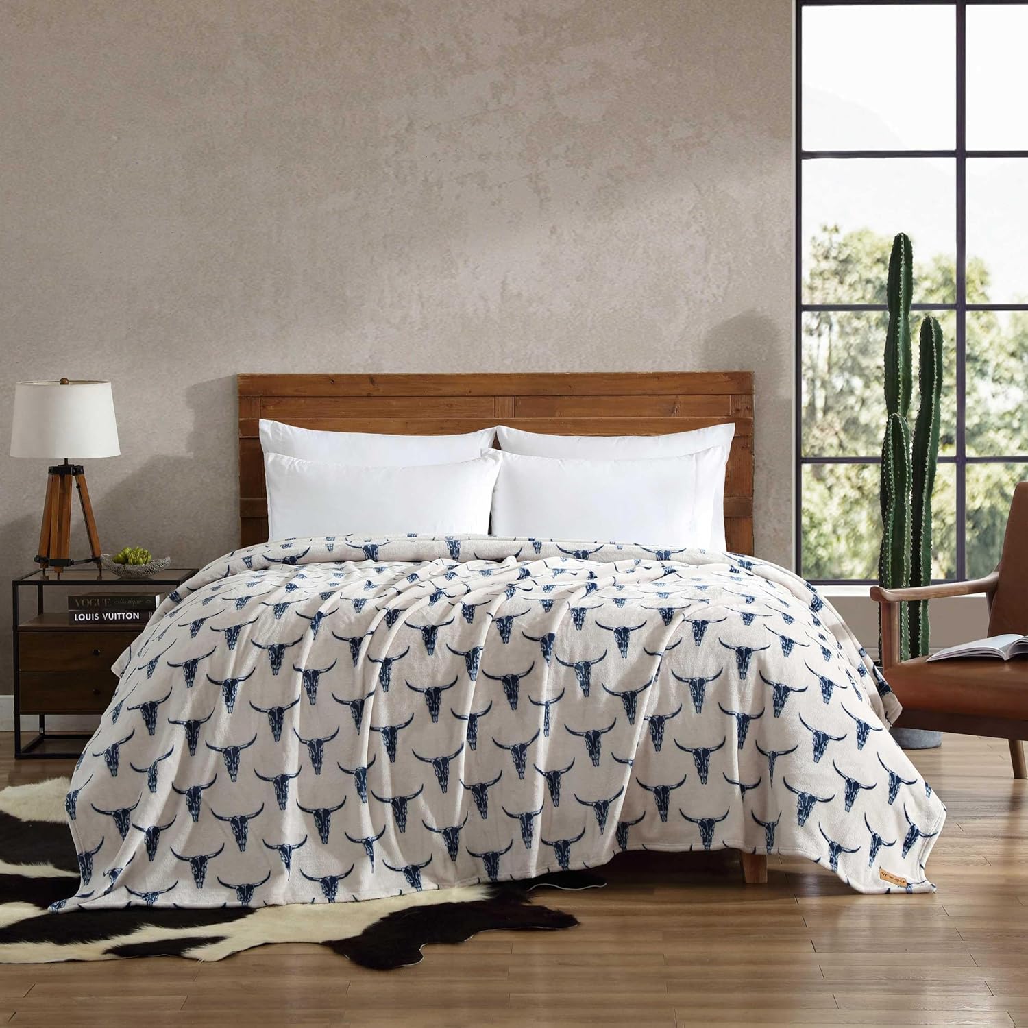 Wrangler - Twin Size Blanket, Super Soft & Reversible Plush Fleece Bedding, Throw Blanket for Couch or Bed (Steer Head Blue) - Image 2