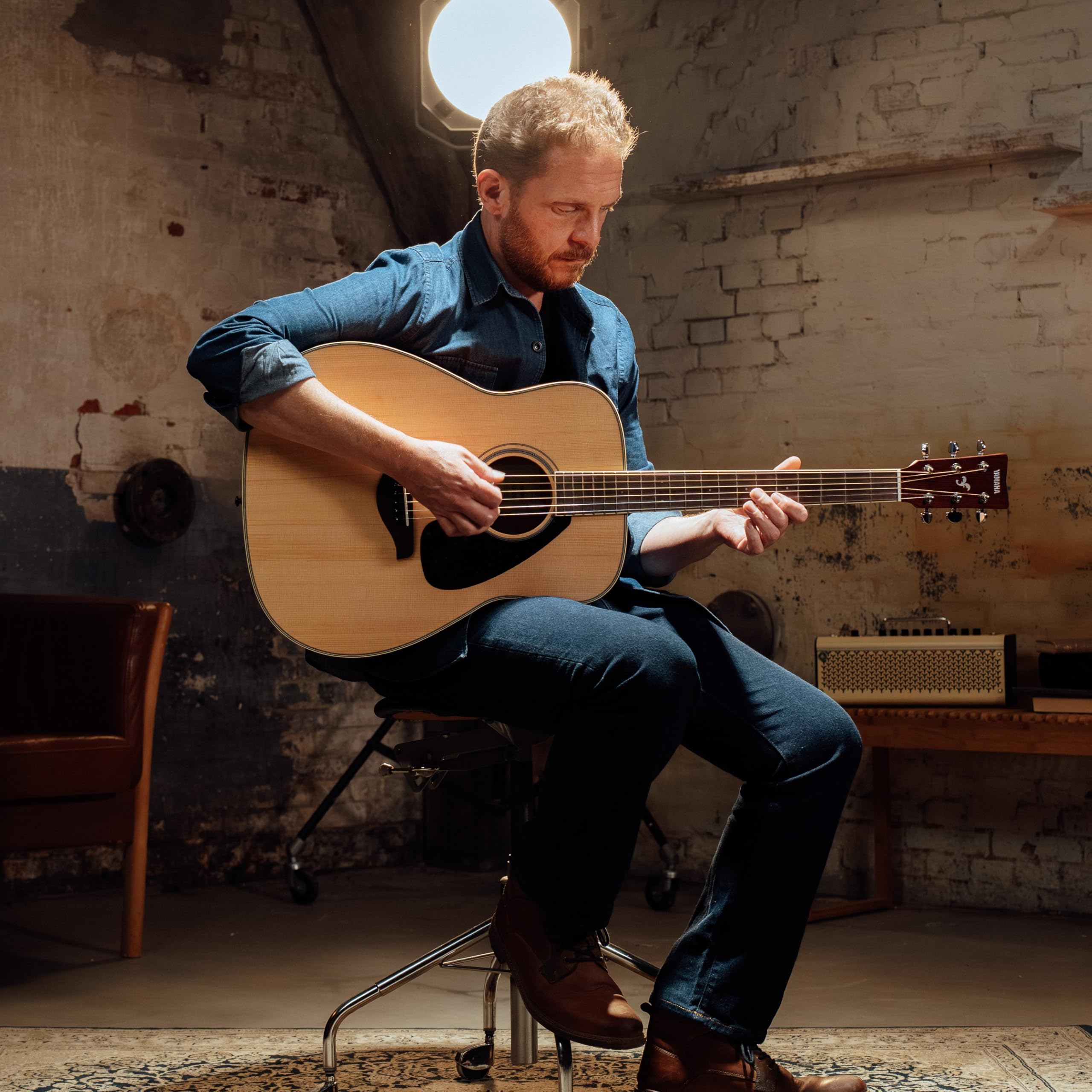 YAMAHA FG820 Gitara akustyczna - Dreadnought w standardowym rozmiarze, kamerton 24,96", solidny świerk, mahoń tył i boki, podstrunnica palisandru, struny stalowe - naturalne