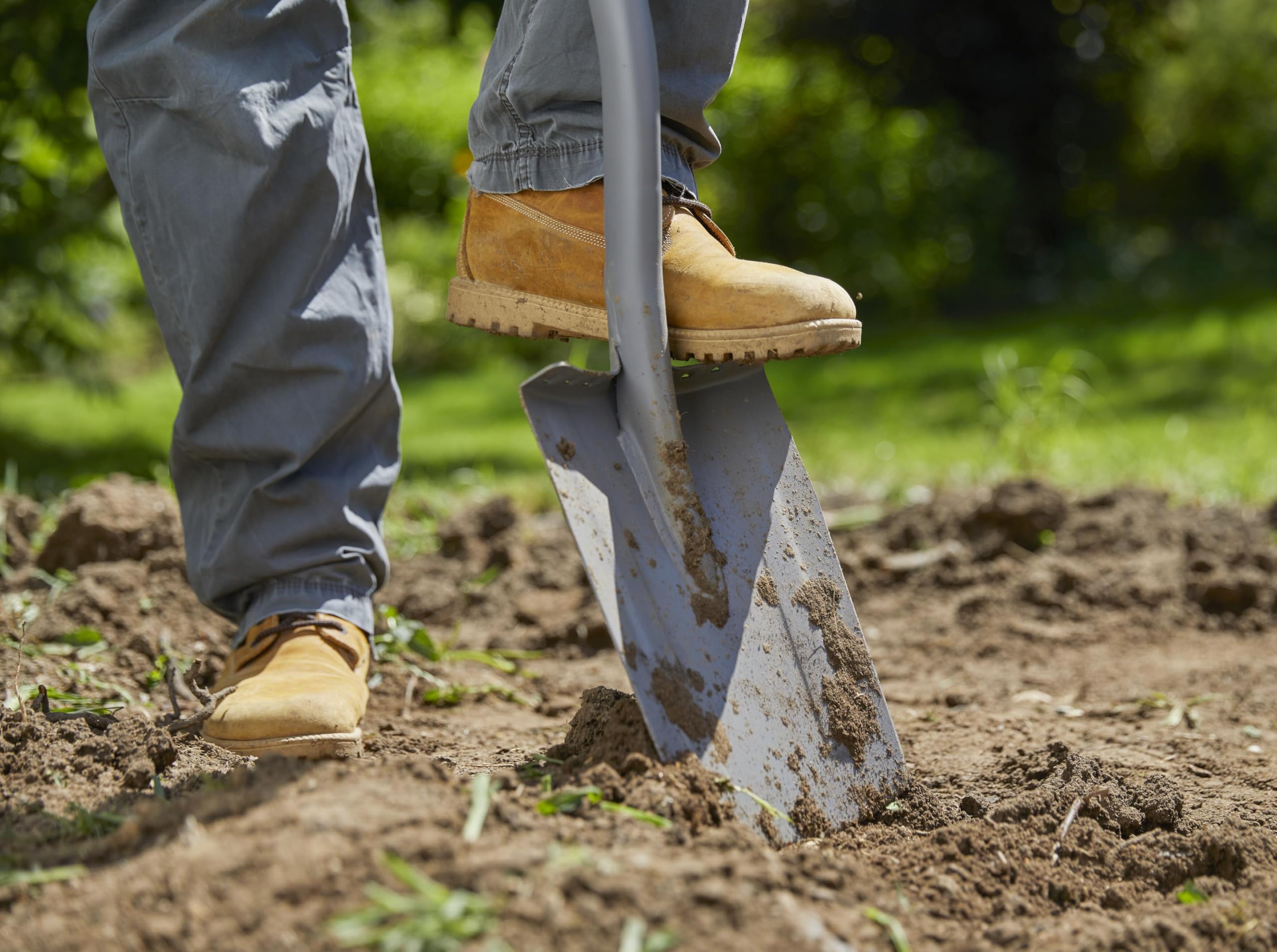 Gardena szpadel prosty ErgoLine: szpadel ogrodowy z wysokiej jakości stali, do kopania i wykopywania, z listwą na stopę i ergonomicznym trzonkiem, uchwyt w kształcie D (17010-20)