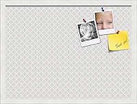 Vista 128 de PinPix Tablero de anuncios de corcho de 12 x 12 pulgadas. Este tablero decorativo enmarcado viene con diseño de círculos B W y un marco blanco