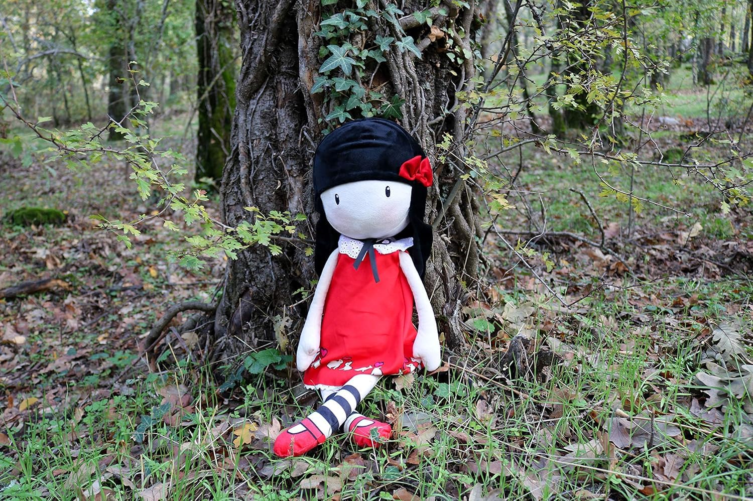 Gorjuss Muñeca de Trapo Original 30 cm – Muñeca de Tela Coleccionable Santoro London – Regalo Infantil, Decoración y Colección (Rojo)