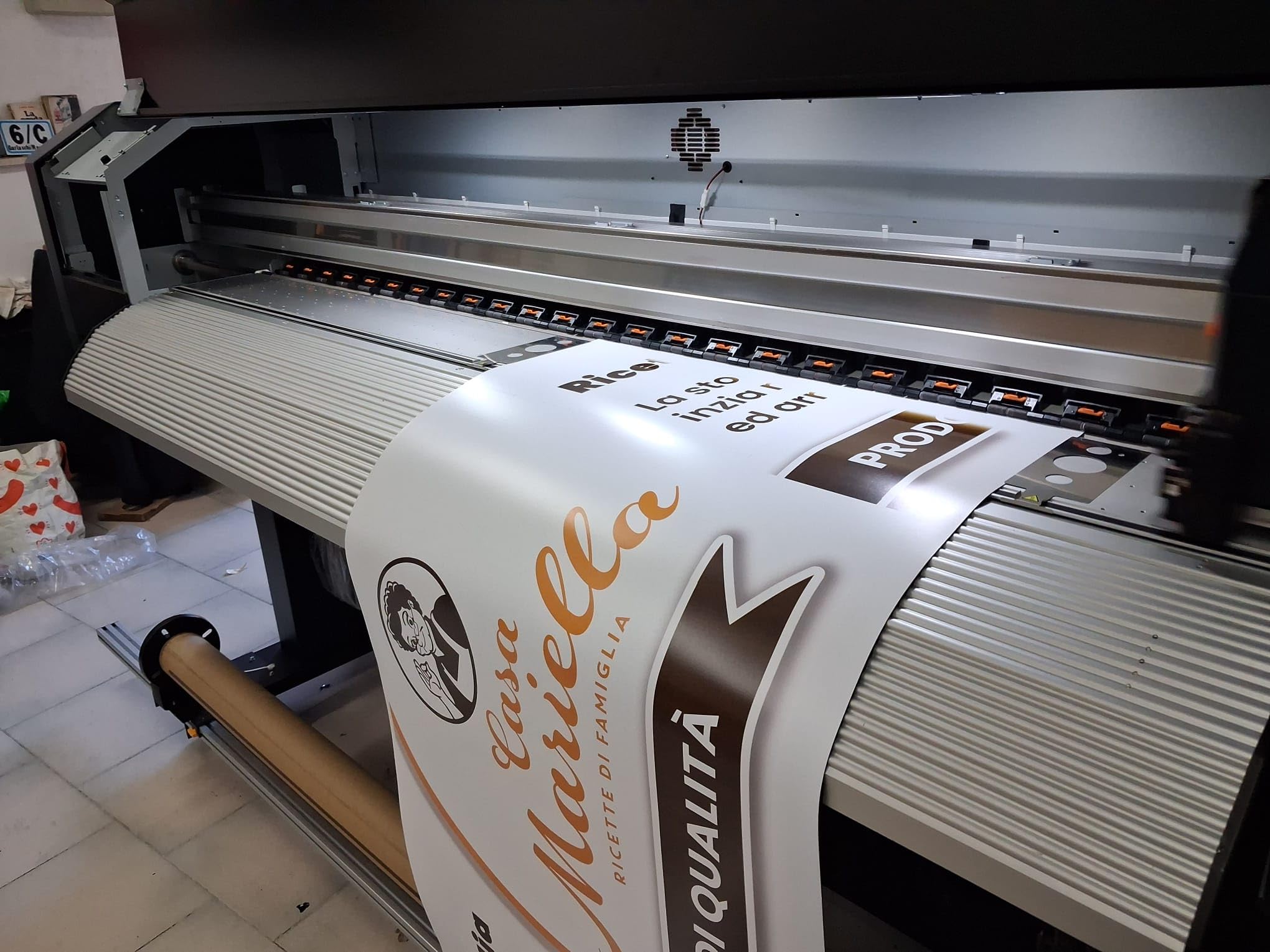 Targa Magnetica per Auto e Furgone WRAP Point Roma [60x15 cm] | Calamita Pubblicitaria Removibile ad Alta Tenuta per Autostrada | Non Graffia la Carrozzeria (personalizzato, 60x15cm Rettangolare)