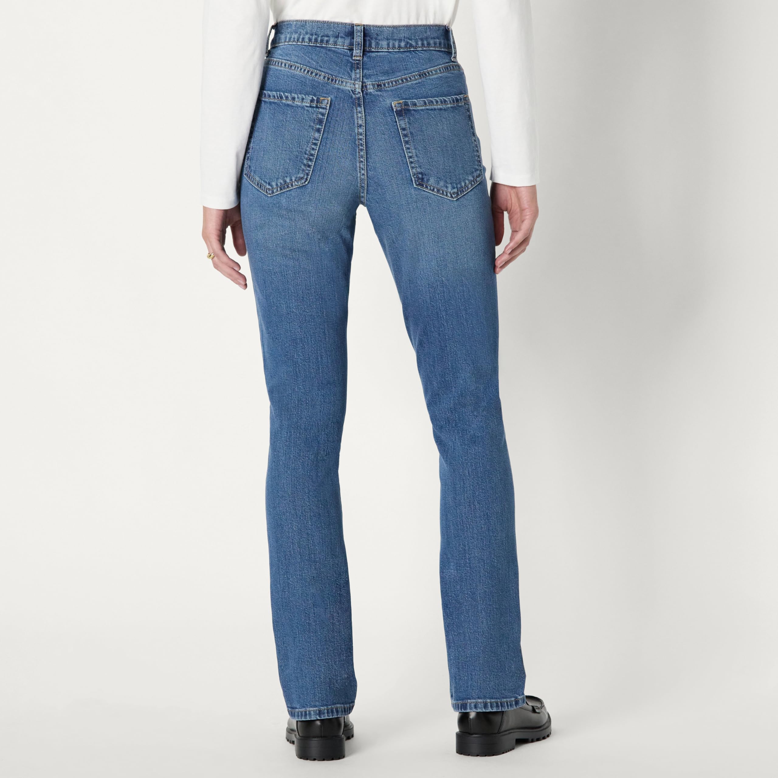 Amazon Essentials Jean Jambes Droites, Coupe Ajustée et Taille Mi-Haute, Élasticité Moyenne Femme