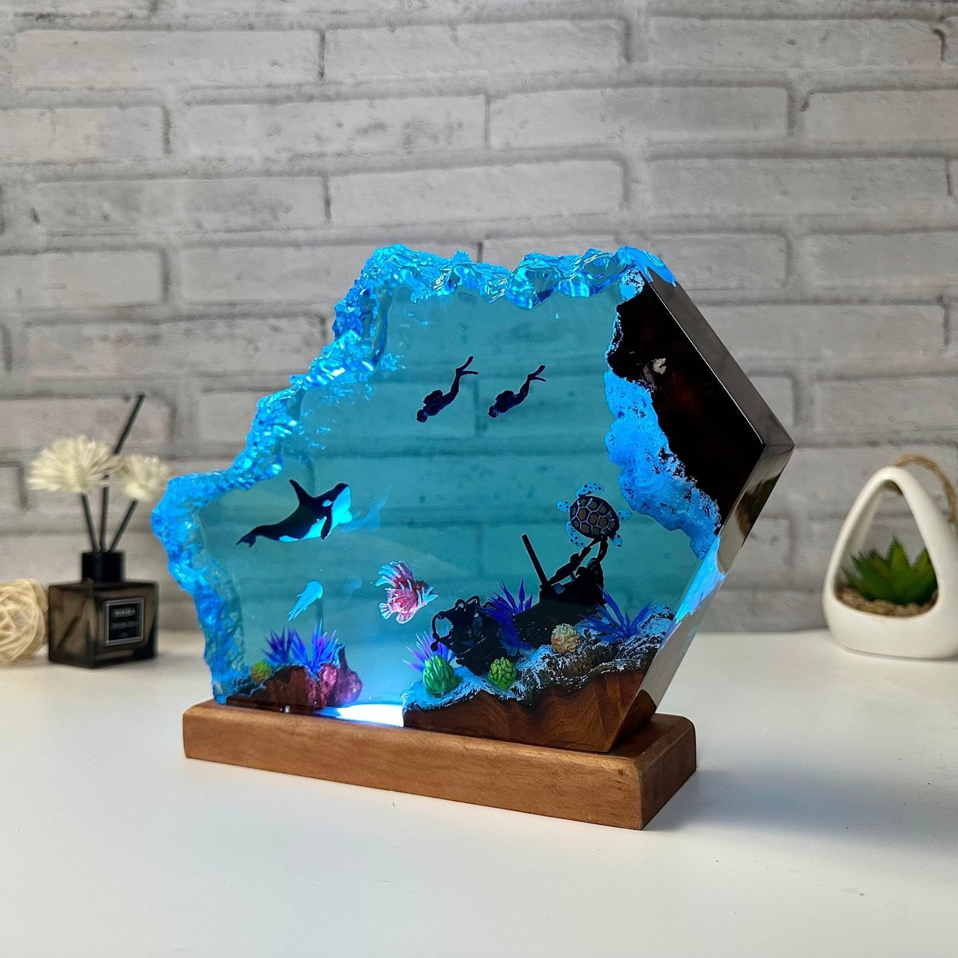 Lámpara de resina epoxi para el océano, luz nocturna única de buzo y ballena jorobada, decoración LED oceánica, para la familia