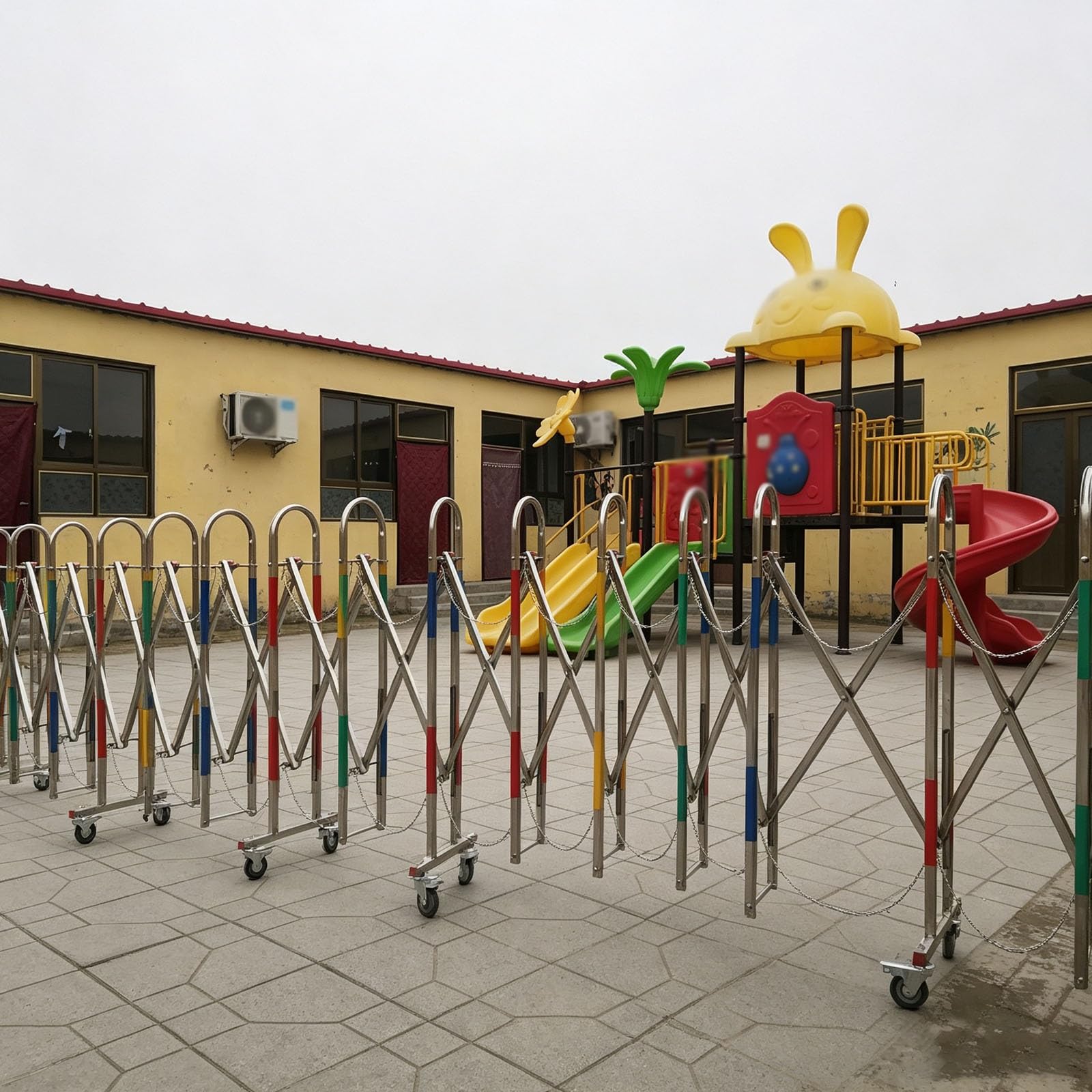 Barrera de seguridad plegable con ruedas giratorias bloqueables | Barrera de seguridad plegable para control de tráfico, delimitación de multitudes y mantenimiento de emergencia(3M)