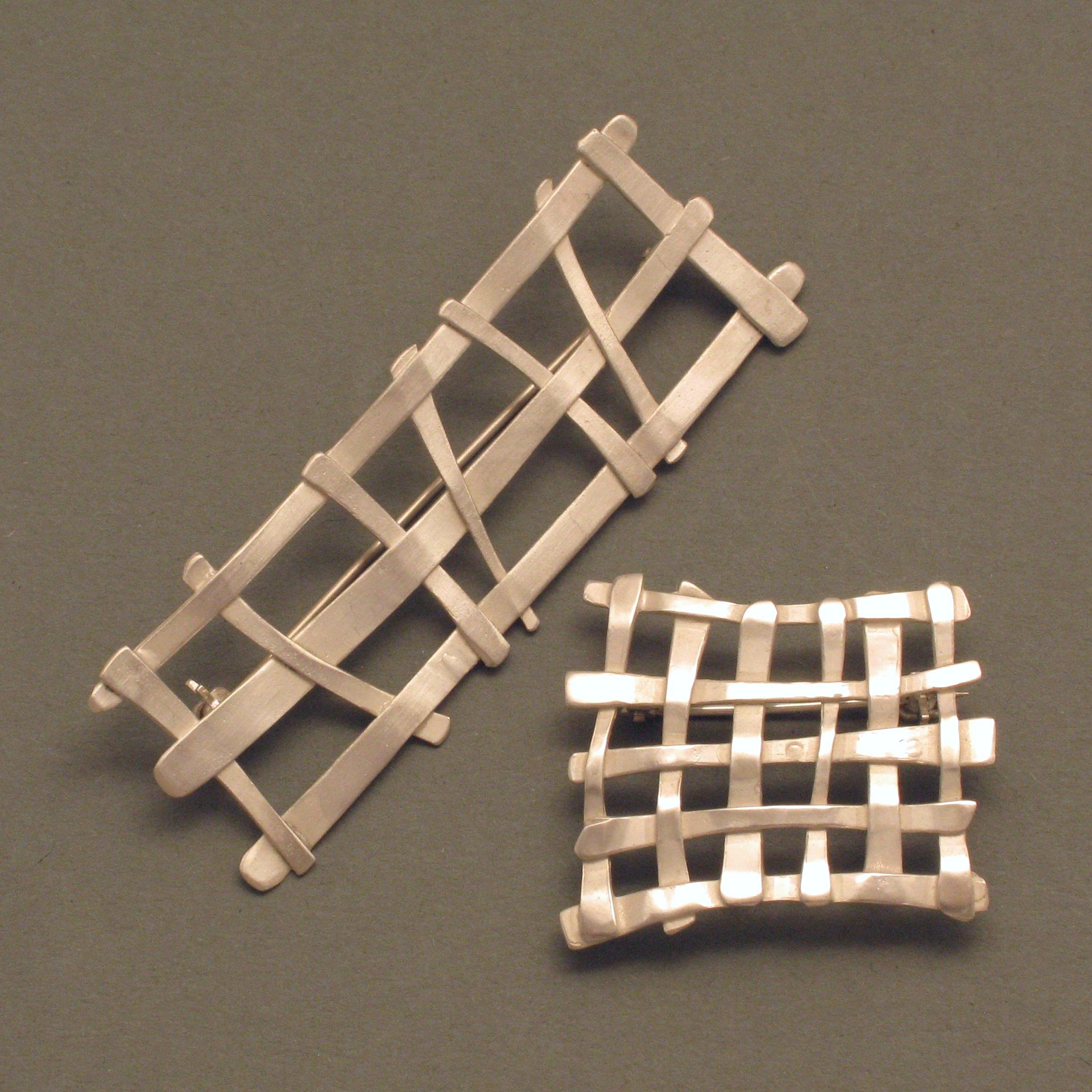 Silber-Brosche Gitter schmal, weiß