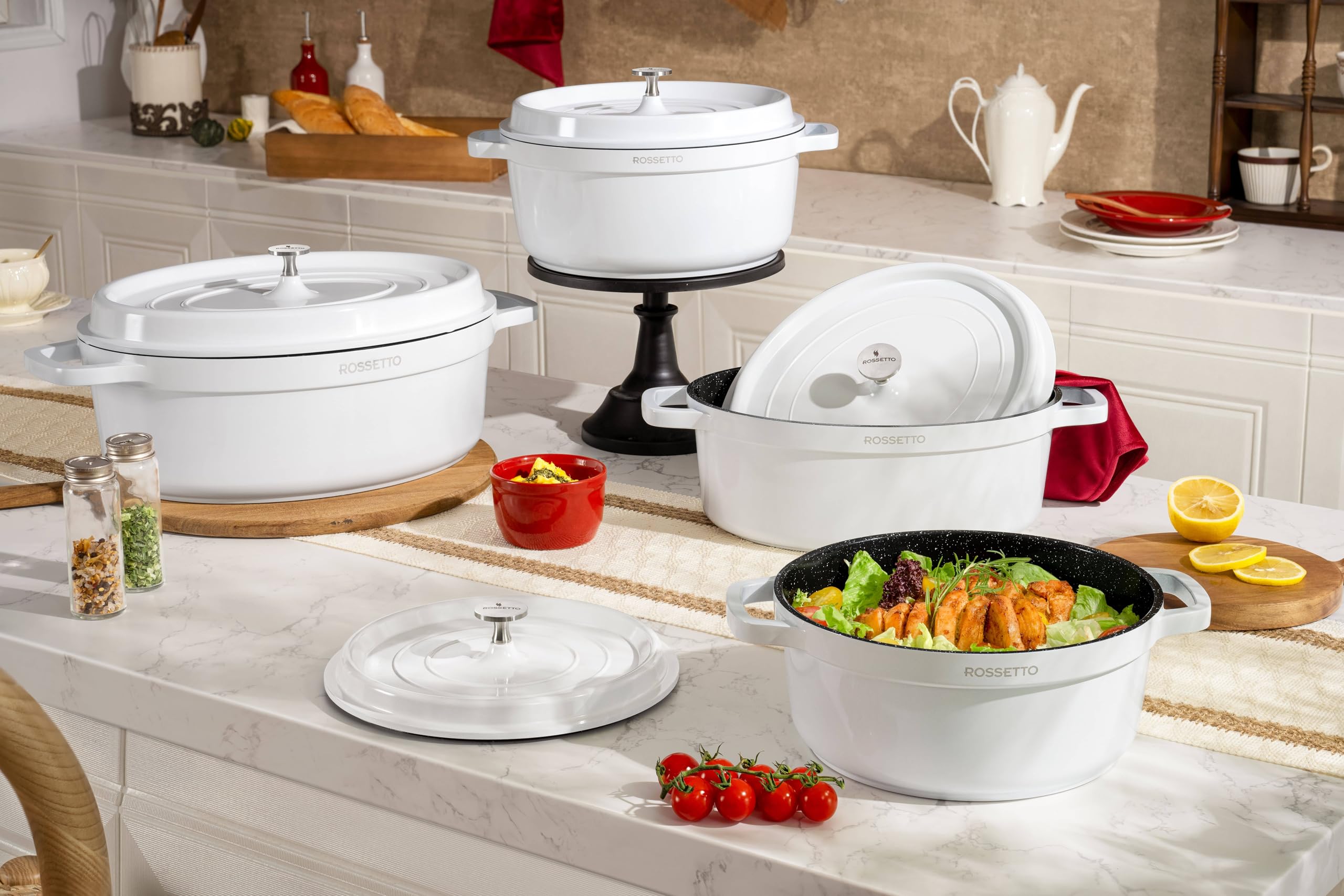 ROSSETTO 10,6L Cocotte ovale en fonte d’aluminium, revêtement antiadhérent en céramique. Couvercle avec picots saveurs. Compatible tous feux dont induction et au four jusqu’à 220° (38cm, Blanc)