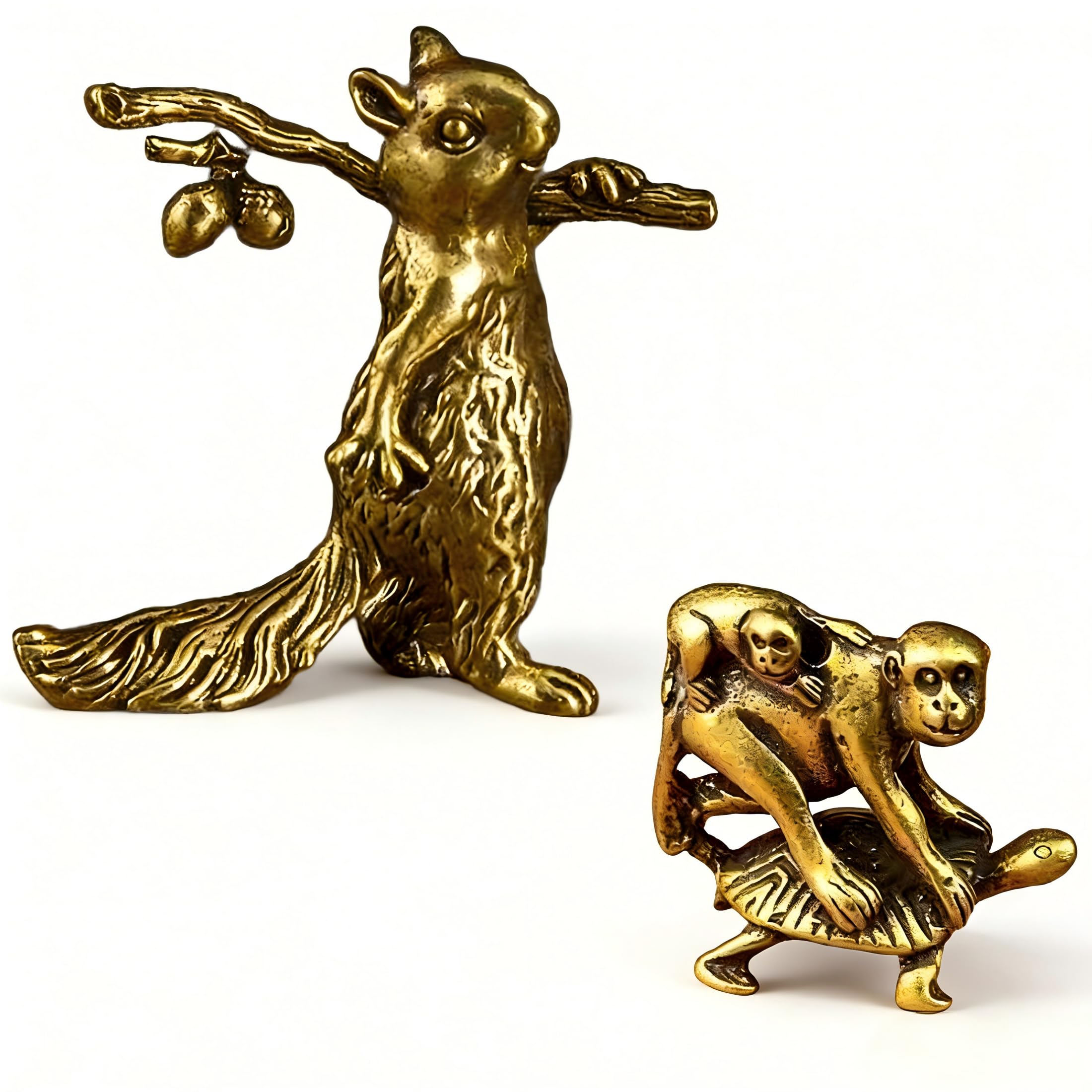 Sculpture de singe et écureuil en laiton pour sublimer votre étagère de salon vintage