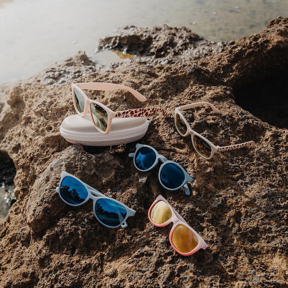 Suavinex, Lunettes de Soleil pour Bébés 0 à 12 Mois, Lunettes Polarisées avec filtre UV 400, 100% Protection UVA et UVB, CAT 3, avec Étui, Très Flexibles et Légères, Forme Carrée, Couleur Animal Print