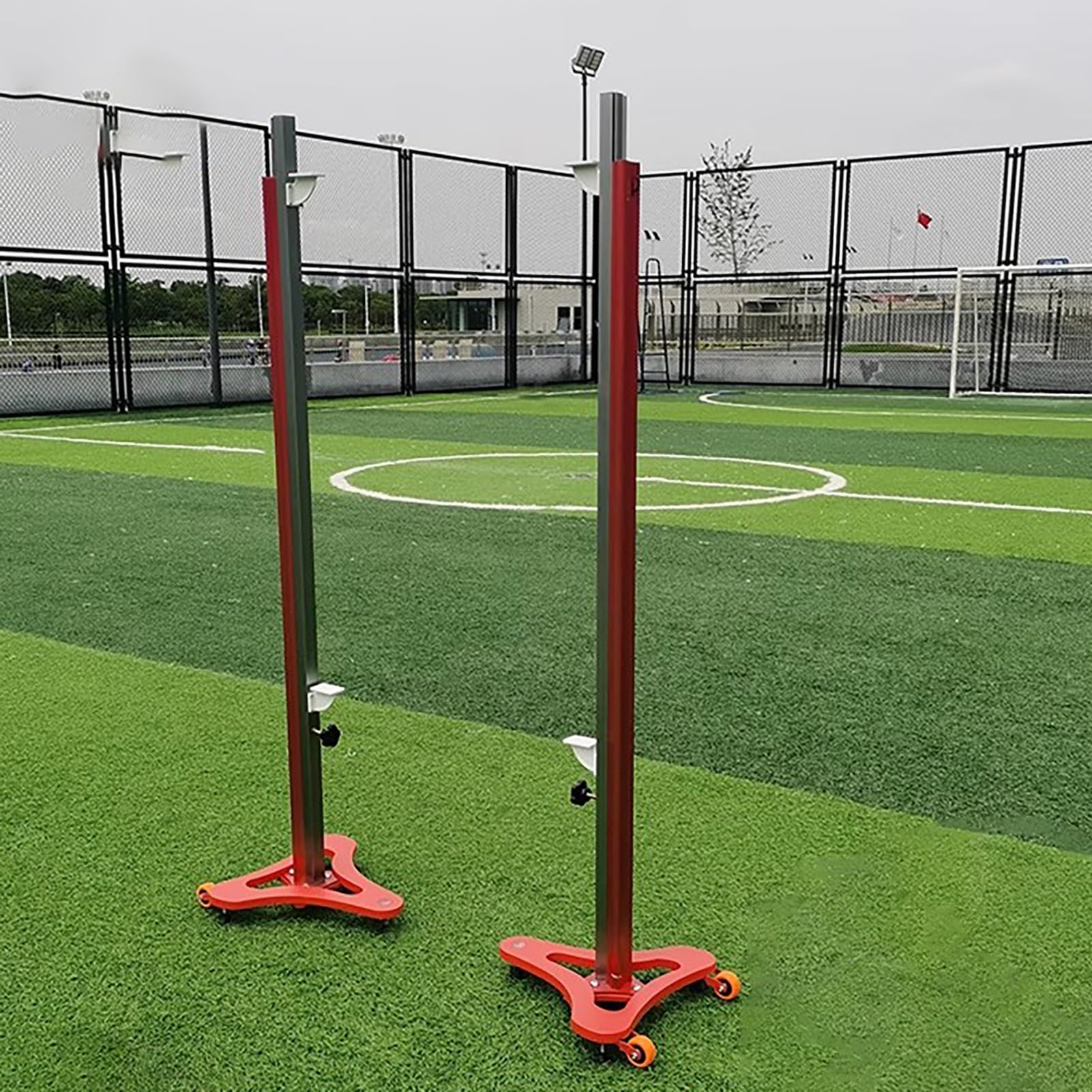 Stojak Treningowy do Skoku Wzwyż Aluminiowy Stojak do Skoku Wzwyż z Trójkątną Podstawą, Sprzęt do Treningu Skoków na Zawodach Lekkoatletycznych, Ruchome Drabiny do Skoków dla Szkół