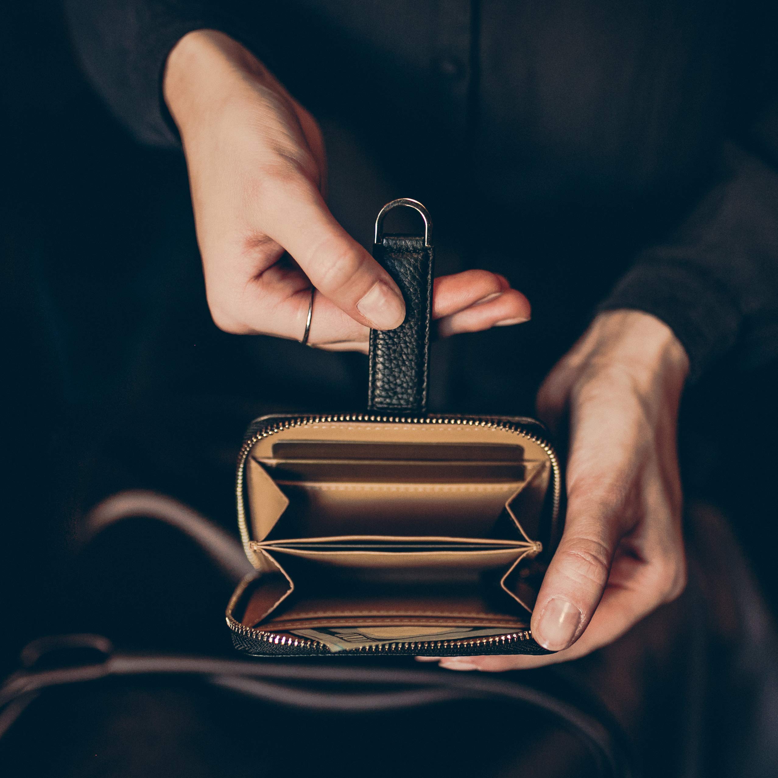 Vaultskin BELGRAVIA Portafoglio Donna in Pelle con RFID, Nero | Chiusura lampo, portamonete, scomparti per carte, tasca per monete, piccolo portafoglio elegante
