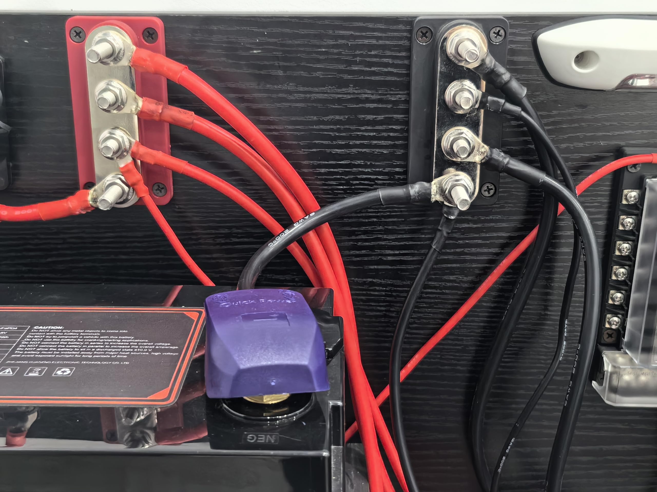 Binari di raccolta in rame 600A Bus Bar, 12V-48V CC Busbar con 4 bulloni M10, blocco di distribuzione dell'alimentazione, batteria resistente per auto, barca marina, camper, colore rosso