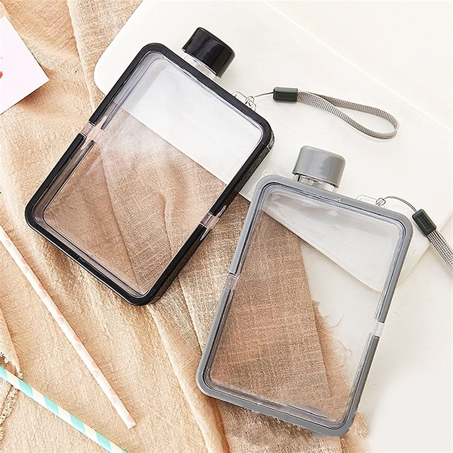 IRYZE Gourde Sport Gourdes d'eau Gourde A5 Plat Eau Plastique Hommes Papier Bouteille d'eau Personnalité Féminine Créatif Sport Bouteille Carré Simple Portable Tasse Bouteille d'eau (Color : Zwart)