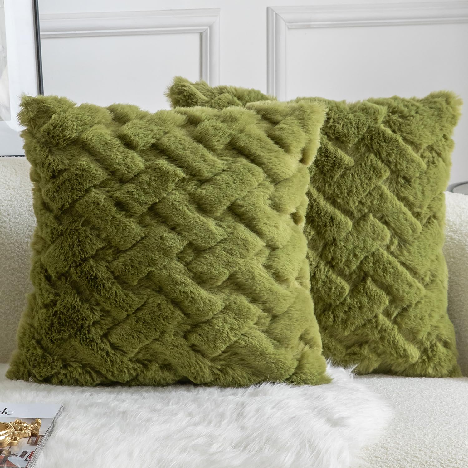 YAERTUN Set of 2 Decorative Cushion Covers Thick Plush Wool Pillows Covers Super Soft Luxury faux Rabbit Fur Velvet Throw Pillow Cases for Couch Sofa Bed Living Room 24x24 Inch 60x60 cm Olive Green