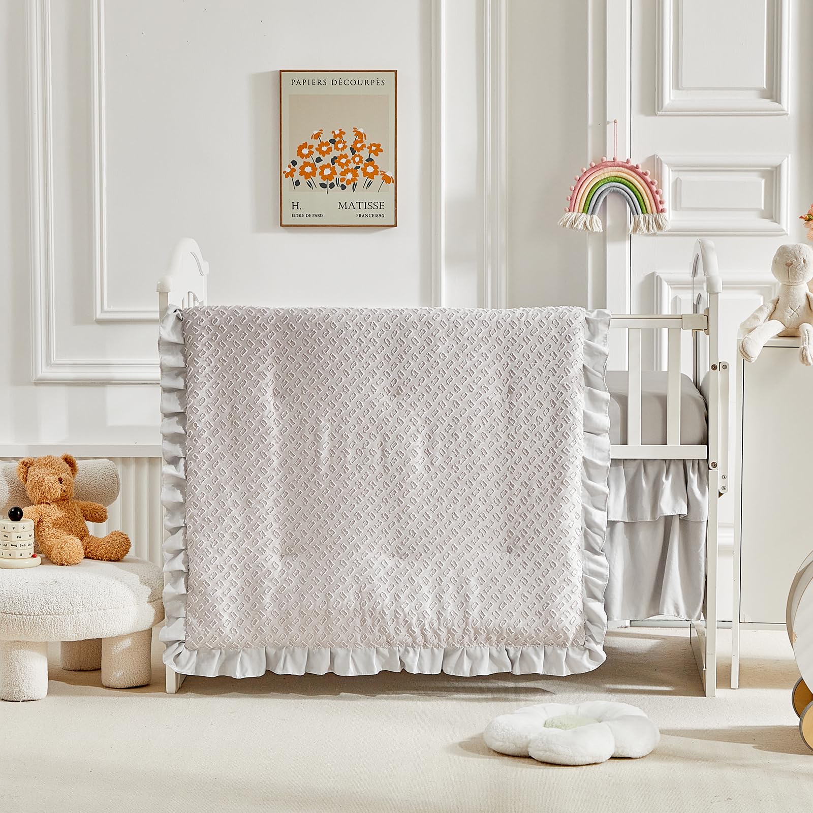 Juego de ropa de cama de 3 piezas para cuna con flecos de volantes, edredón gris con volantes con sábana bajera y falda de cama, suave y bordado, diseño jacquard bohemio Shabby Chic para bebés niños y