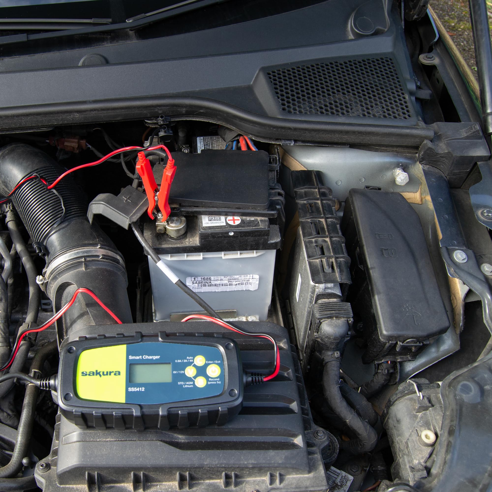 Sakura Intelligentes Batterieladegerät, 4,0 A, für Autos, Lieferwagen und andere Fahrzeuge