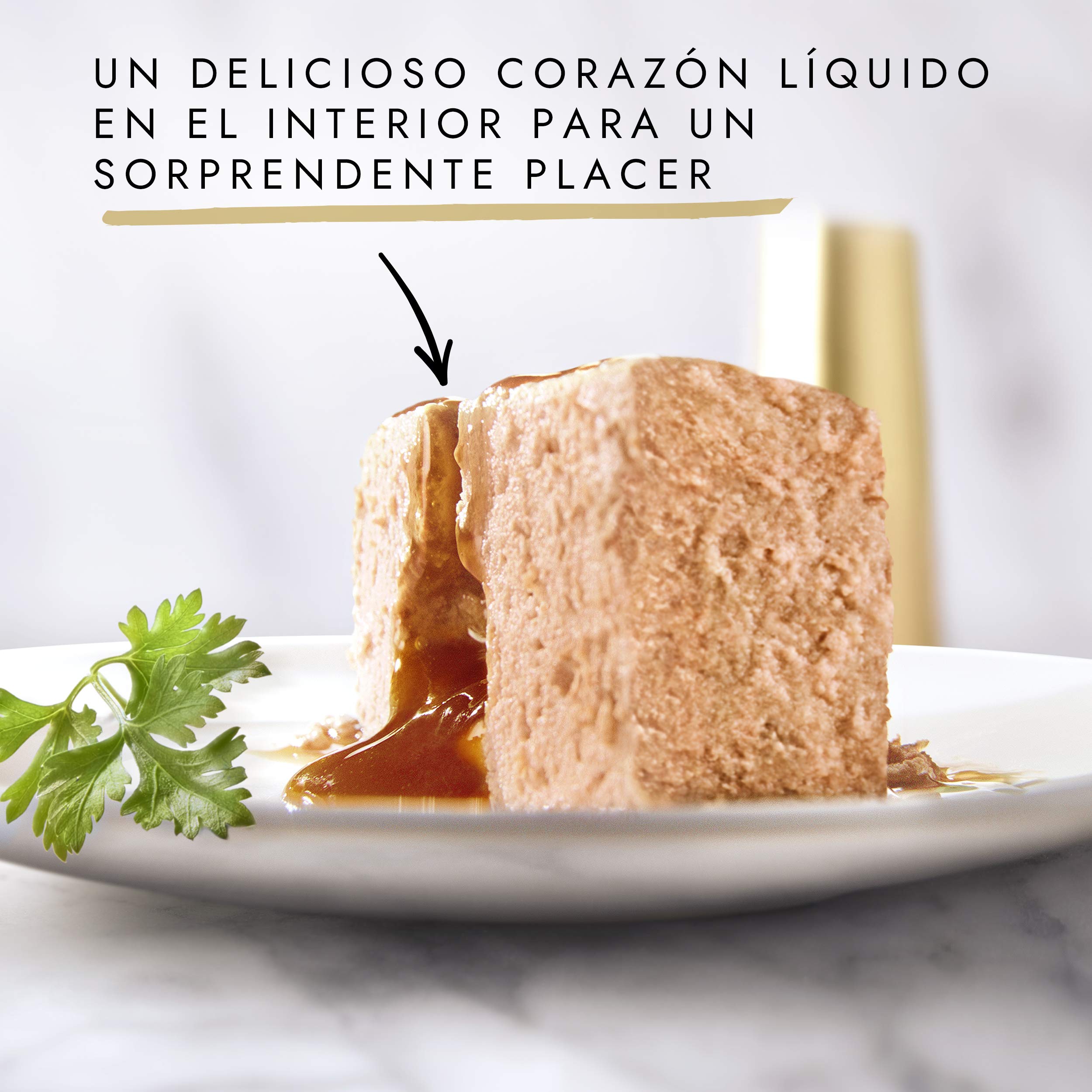 GOURMET Gold Fondant, mokra karma dla dorosłych kotów, mus z sosem, asortyment kurczaka, tuńczyka, wołu i łososia, 8 opakowań po 12 puszek po 85 g (96 puszek)