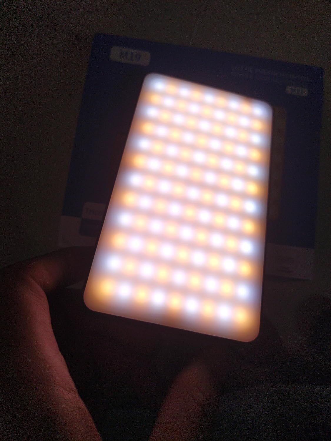 Qukaim Desiontal iReal X1 LED Video Fill Light in various usage scenarios