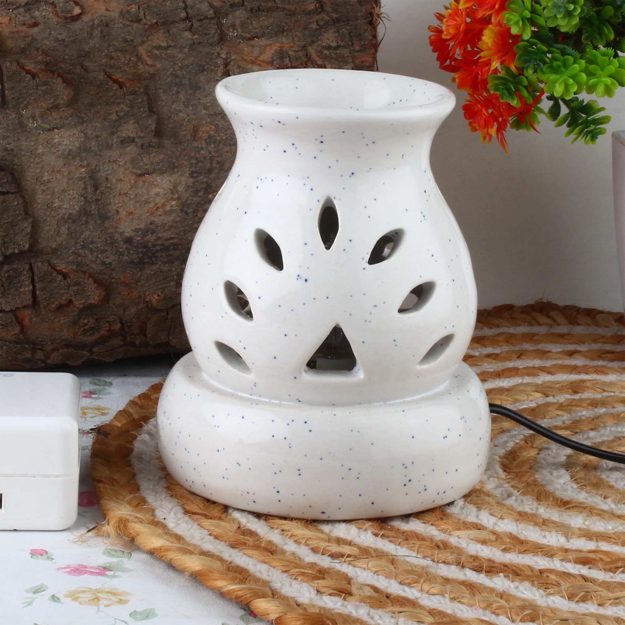 Electric Aroma Oil Diffuser for Home Fragrance, Diffuser lamp, Aromatherapy Diffuser with Bulb, Wax Burner, Ceramic Diffuser with 10 ml Essential Oil (White)