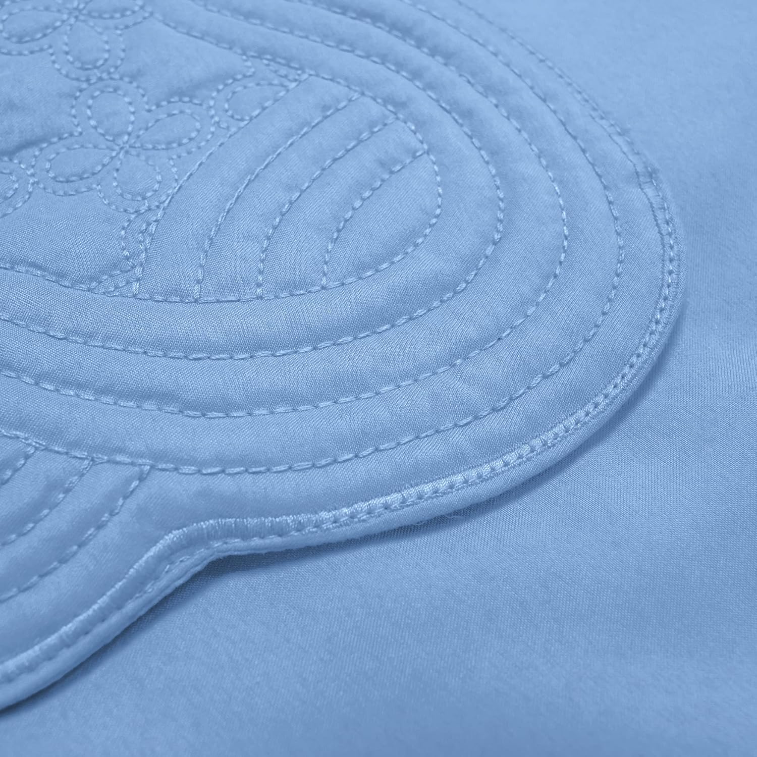 Loom and Mill Quilted Table Runner Farmhouse Style, Natural Fabric Table Top Linen with Scalloped Edge, Easy Care for Kitchen Dinner Party Holidays All Season Everyday Use(13"x 72", Blue)