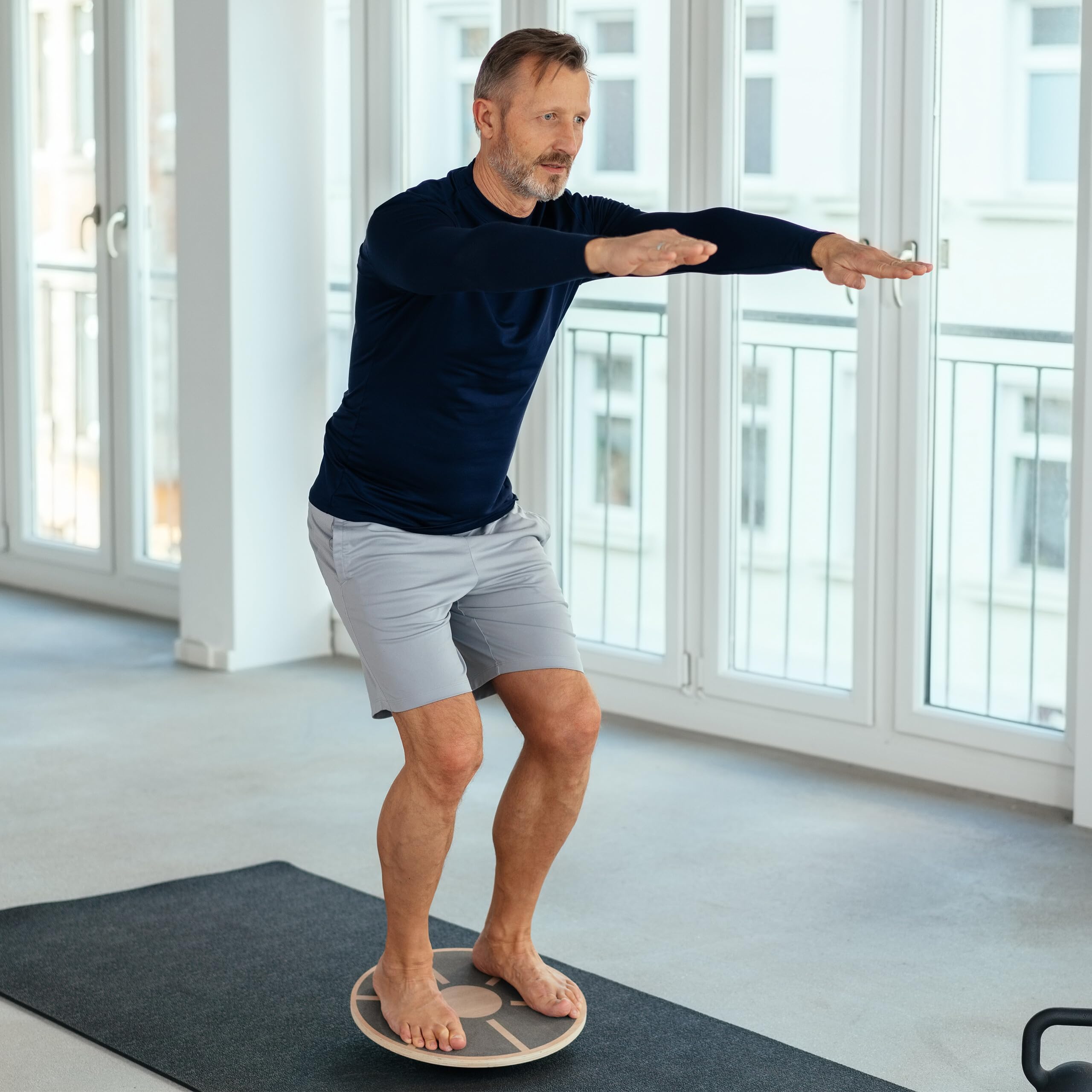 Relaxdays Balance Board, Tavoletta Propriocettiva, Allenamento Total Body, Pedana Fitness in Legno 8x40 cm, Marrone Nero