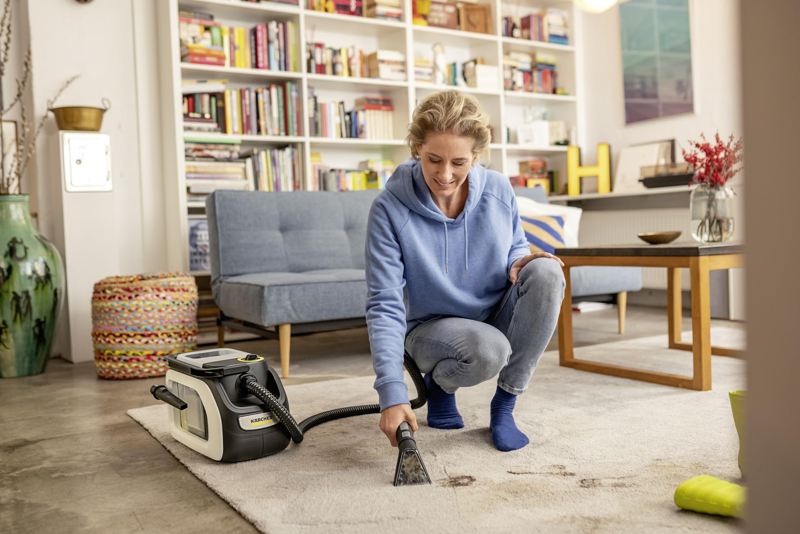 KÄRCHER SE 3-18 Compact Blanc Shampouineuse Aspirateur Canapé Moquette sans Fil, Puissance: 200W, Surface: 6,5m², Autonomie Batterie: 12-24 Min, Réservoir d'eau: 1,6 l, Batterie 18V Non Incluse