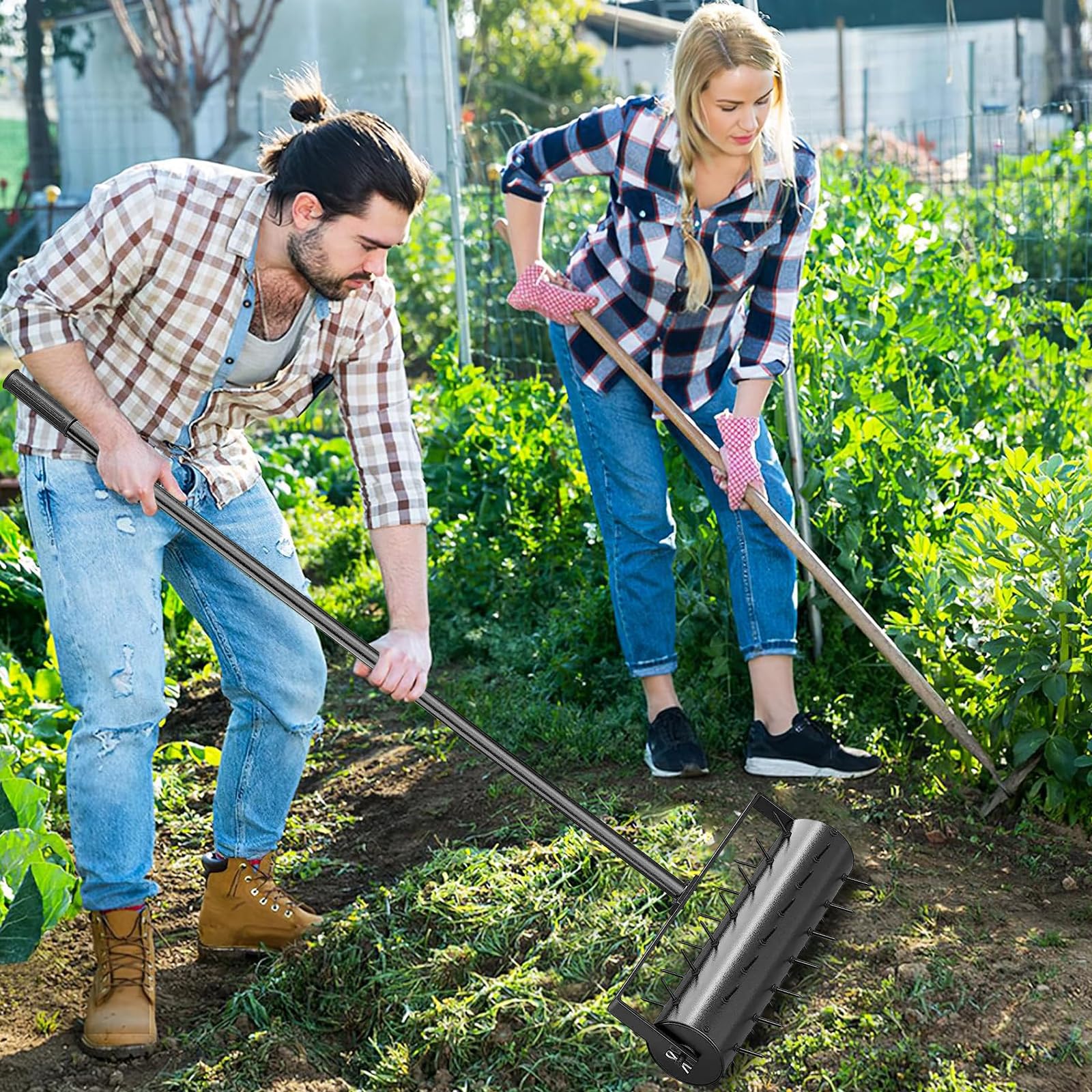 JAOGAUS Aireador y Escarificador de Césped Manual, Rodillo con Mango de Metal Extraíble Telescópico Ajustable de 3 Niveles, Clavos de 5 Cm, Herramienta Resistente para Jardín y Patios