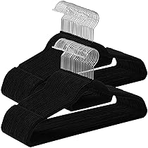 SONGMICS Grucce Appendiabiti in Velluto 50 Pezzi, Antiscivolo, Scanalature su Spalle, Barra per Pantaloni, Gancio Girevole a 360°, Salvaspazio, Spesso 0,6 cm, Largo 43 cm, Nero e Argento CRF50B