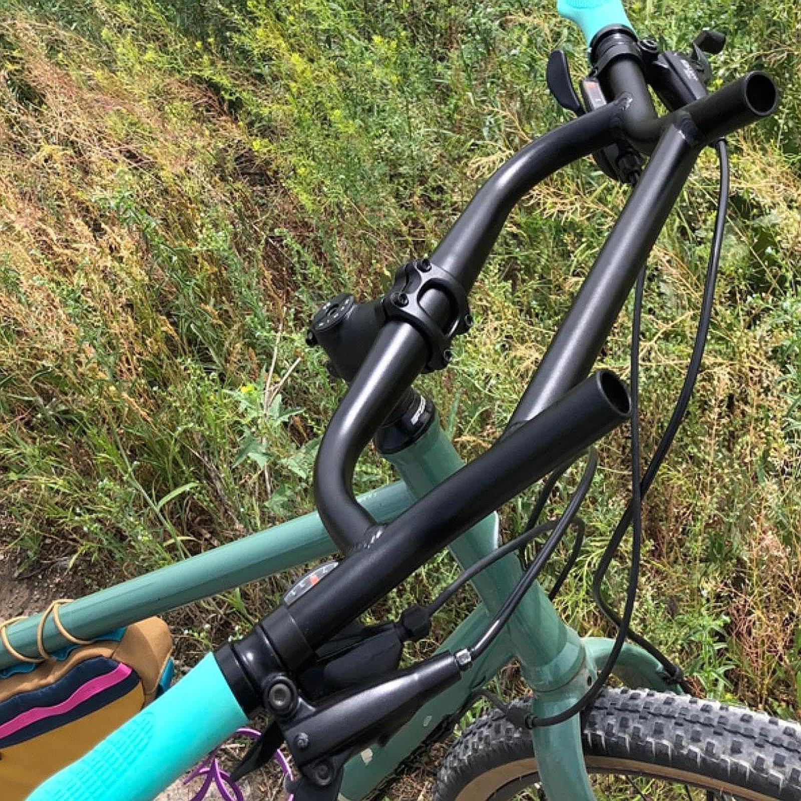 Guidon VTT en Alliage d'aluminium qualité supérieure, Robuste et Professionnel, Accessoire Remplacement pour vélo.