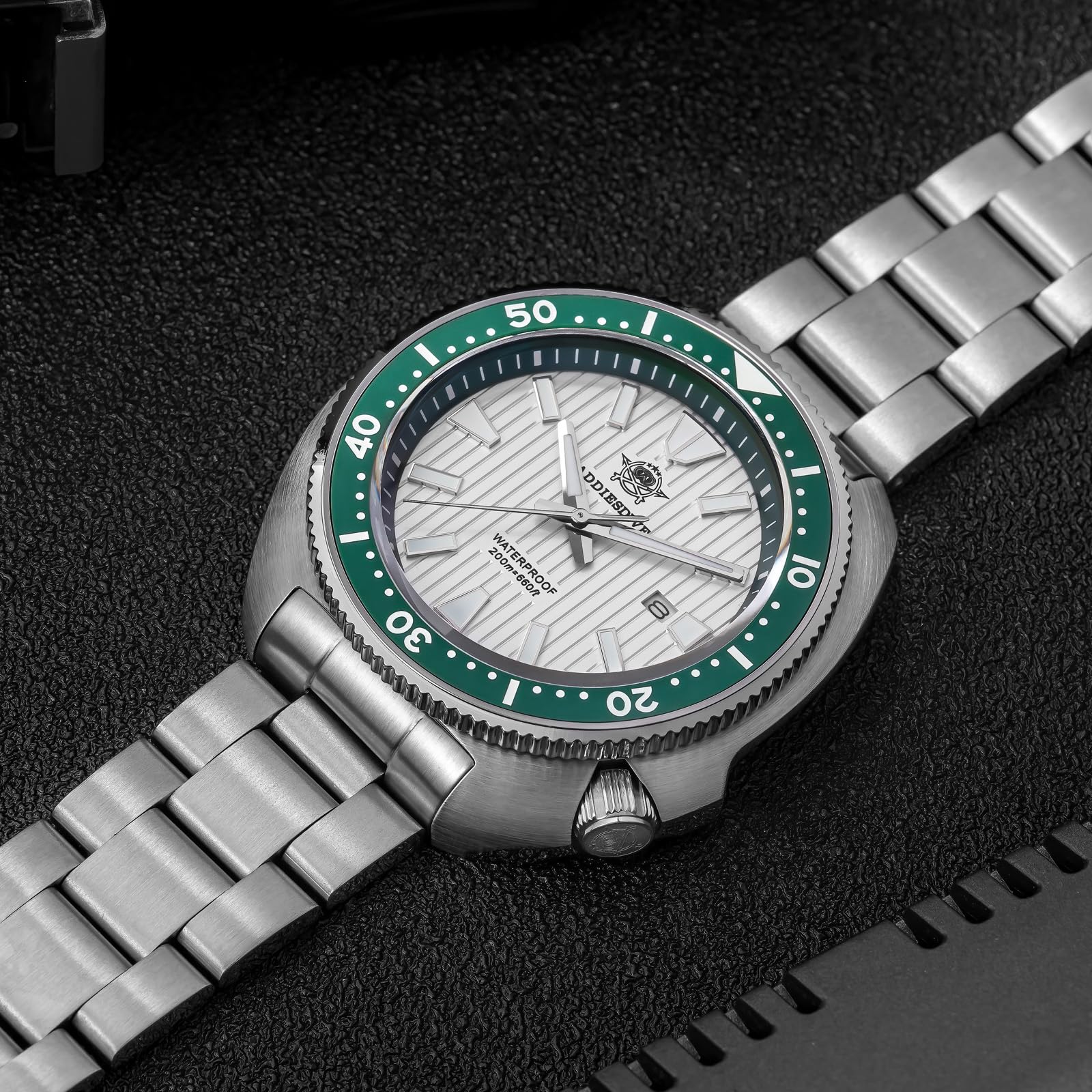 ADDIESDIVE Reloj de Buceo para Hombres 200m Cristal de Zafiro Esfera con Patrón 3D de Persianas Bisel de Cerámica Luminoso Movimiento de Cuarzo japonés Reloj de Acero Inoxidable AD2507