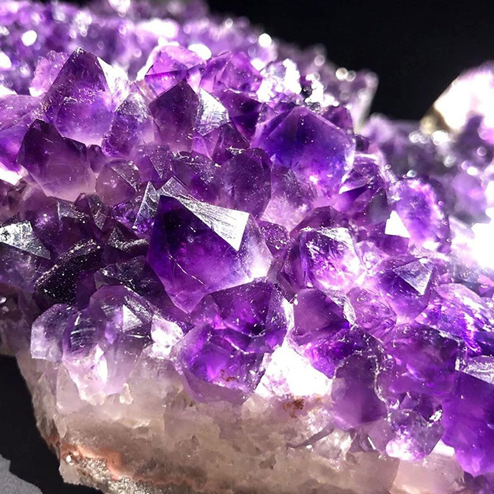 Geoda de Racimo de Cristal de Amatista de Uruguay - 4.19 Lbs, Roca de Racimo de Amatista Grande – Cristales de Energía y Piedras Curativas para Brujería, Meditación, Decoración del Hogar