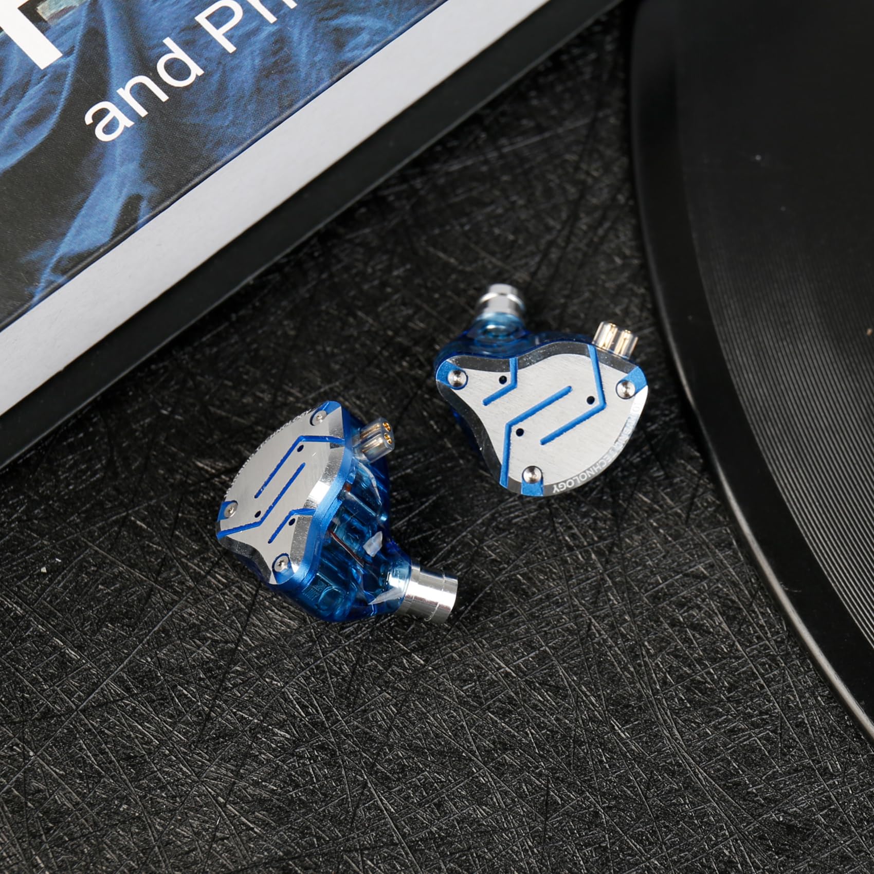 Yinyoo KZ ZS10 Pro IEM Cuffie Hifi Cablate 4BA+1DD In-Ear, Earbuds Gaming con Piastre in Lega d'Alluminio, Monitor In-Ear Auricolari con 3.5mm 2Pin Cavo e 4 Paia di Cuscinetti