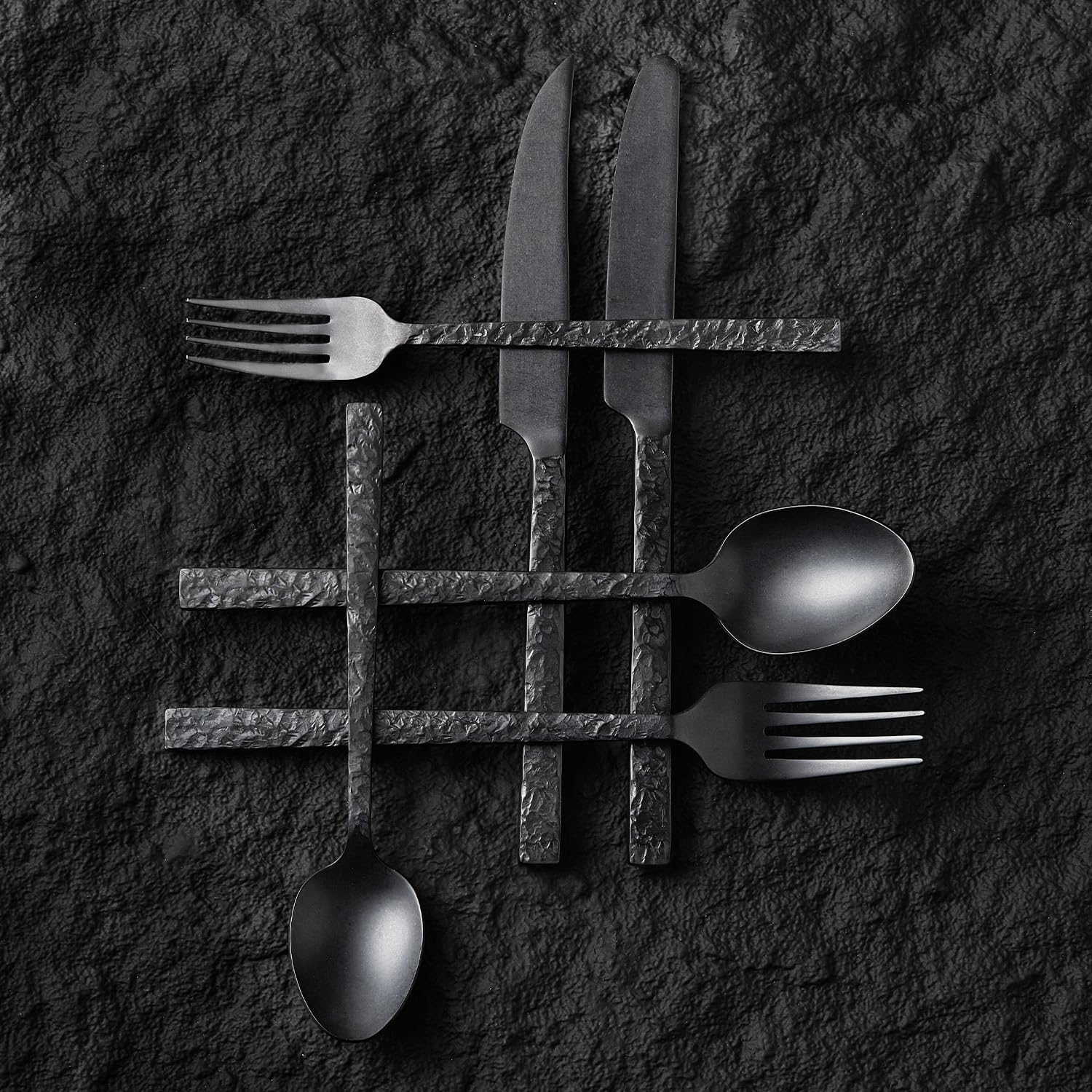 HIKAA 30-Teiliges Besteck Schwarz Matt, Besteck Set 6 Personen, Gehämmert Essbesteck aus 18/10 Edelstahl Besteck, Cutlery Set für zu Hause und Restaurants, Spülmaschinenfest