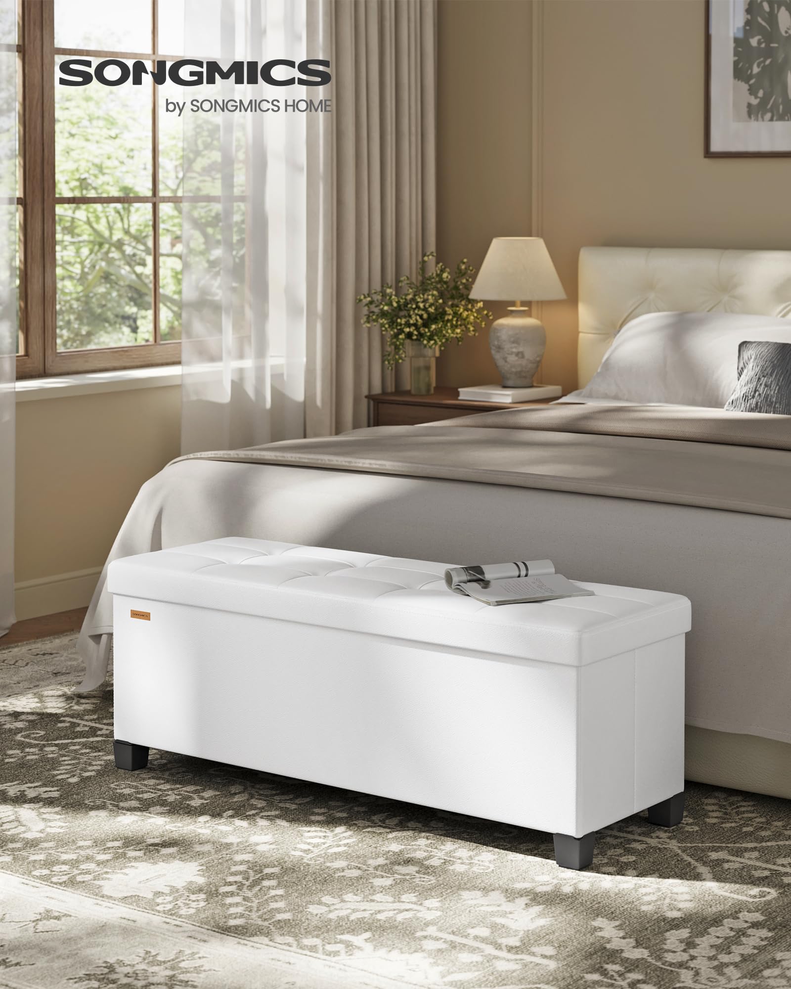 SONGMICS Puff Almacenaje, Banco Plagable con Patas, 38 x 110 x 40 cm, Reposapiés, 112 L, PVC, para el Dormitorio, Sala de Estar, Blanco Nube LSF0514W02