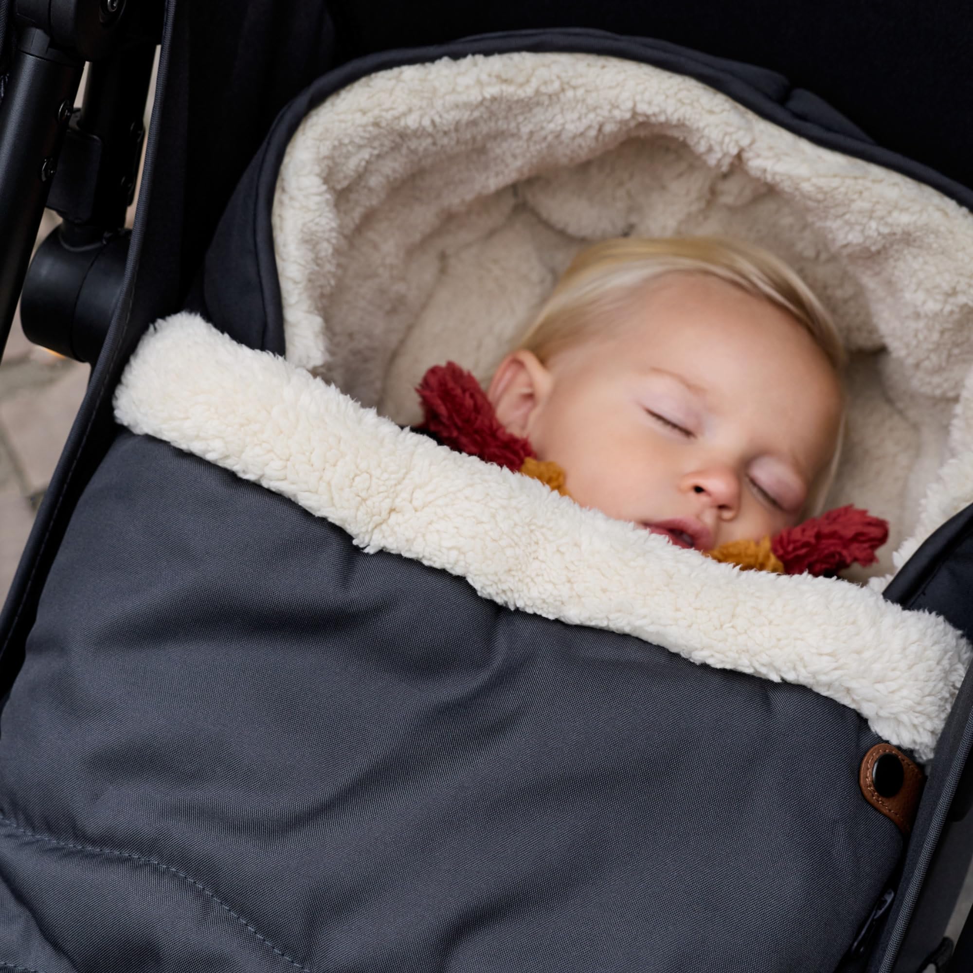 Bebeconfort Fußsack Kinderwagen, Universal Passform, Mineral Graphite | Winterfußsack Kinderwagen, Weiche Plüschstoffe, Ab Geburt - 3 Jahre (0-15 kg), Standard-Befestigungslöcher, Maschinenwaschbar