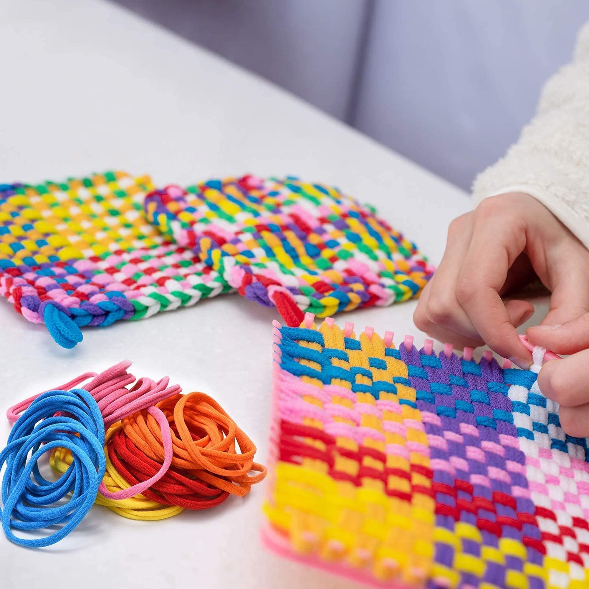 Allazone 394 Pz Anelli per Presine per Telaio, 12 Colore Loom Potholder Loops per Tessitura Tessitura Artigianale Regali Fatti a Mano Compatibile con Il Telaio per Tessitura da 7 Pollici