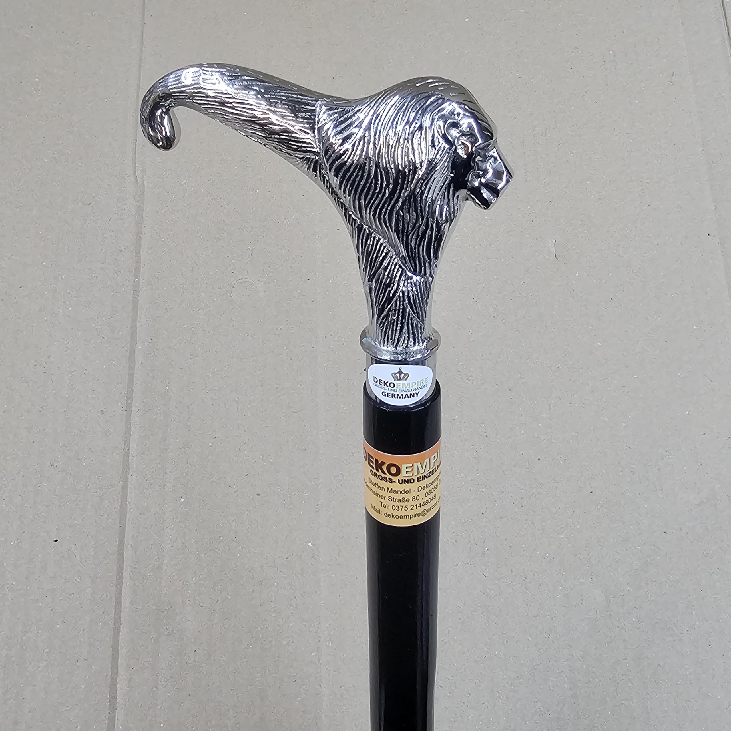 Elegancka dekoracyjna drewniana laska, laska ze srebrnym metalowym uchwytem 95 cm długości i wadze 550 g. Z wytrzymałą, antypoślizgową gumową rączką lew