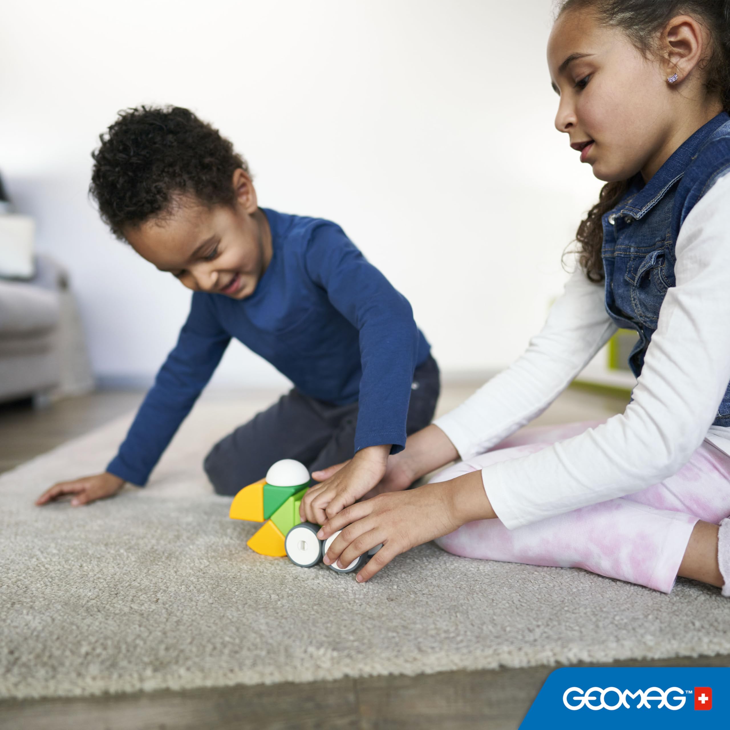 Geomag - Magicube 1+ Shapes - Blocchi Magnetici per Bambini - 4 Colori e Forme - Confezione da 13 Cubi - 100% Plastica Riciclata