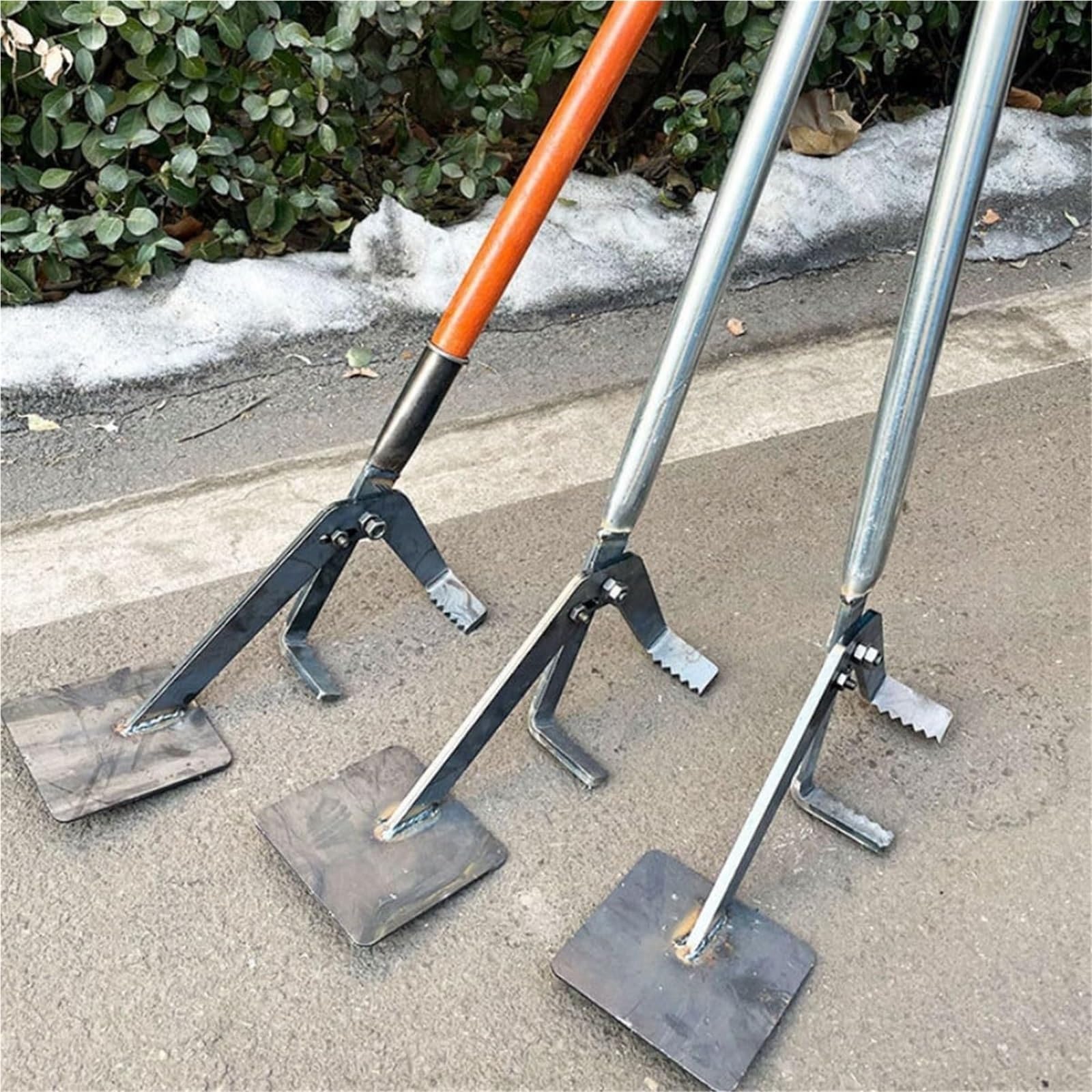 Wytrzymały ręczny ściągacz o dużej wytrzymałości, rozmiar 92 cm, zaprojektowany do wyrywania sadzonek, krzewów, winorośli, cierni i słupków ogrodzeniowych z dużymi korzeniami. Ergonomiczne narzędzie