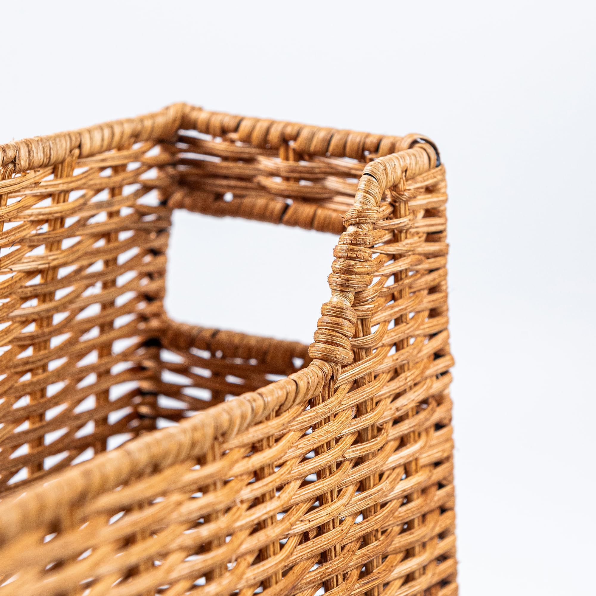 Wicker Magazine Basket – Handwoven Book & Newspaper Holder, Natural Rattan Storage Bin with Handles for Living Room, Office & Bathroom Organization (Natural Honey)