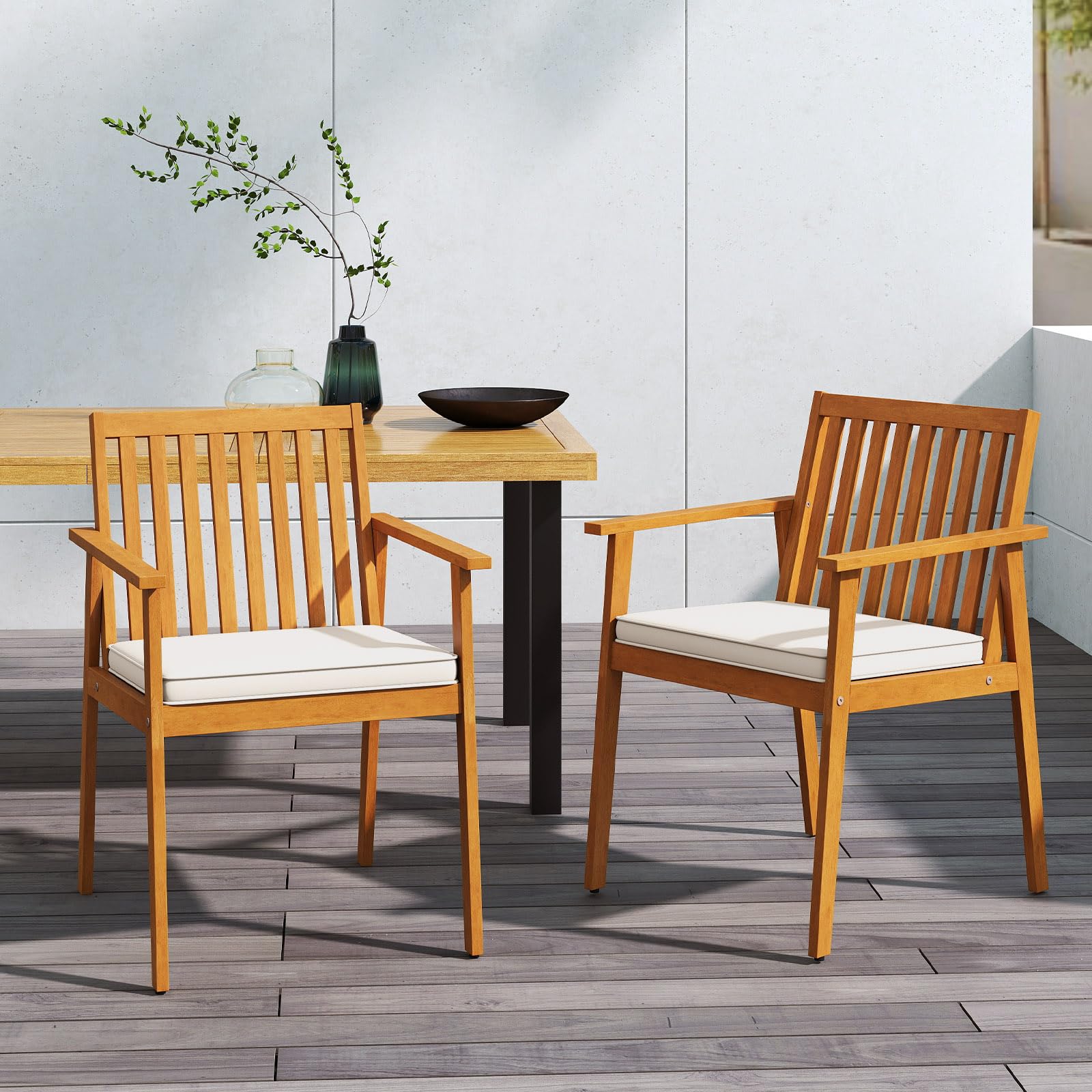 COSTWAY Gartenstühle Akazienholz 2er Set, Holzstühle mit Kissen und Armlehnen, Balkonstühle, 180 kg Tragfähigkeit, für Balkon, Garten, Terrasse (Natur)
