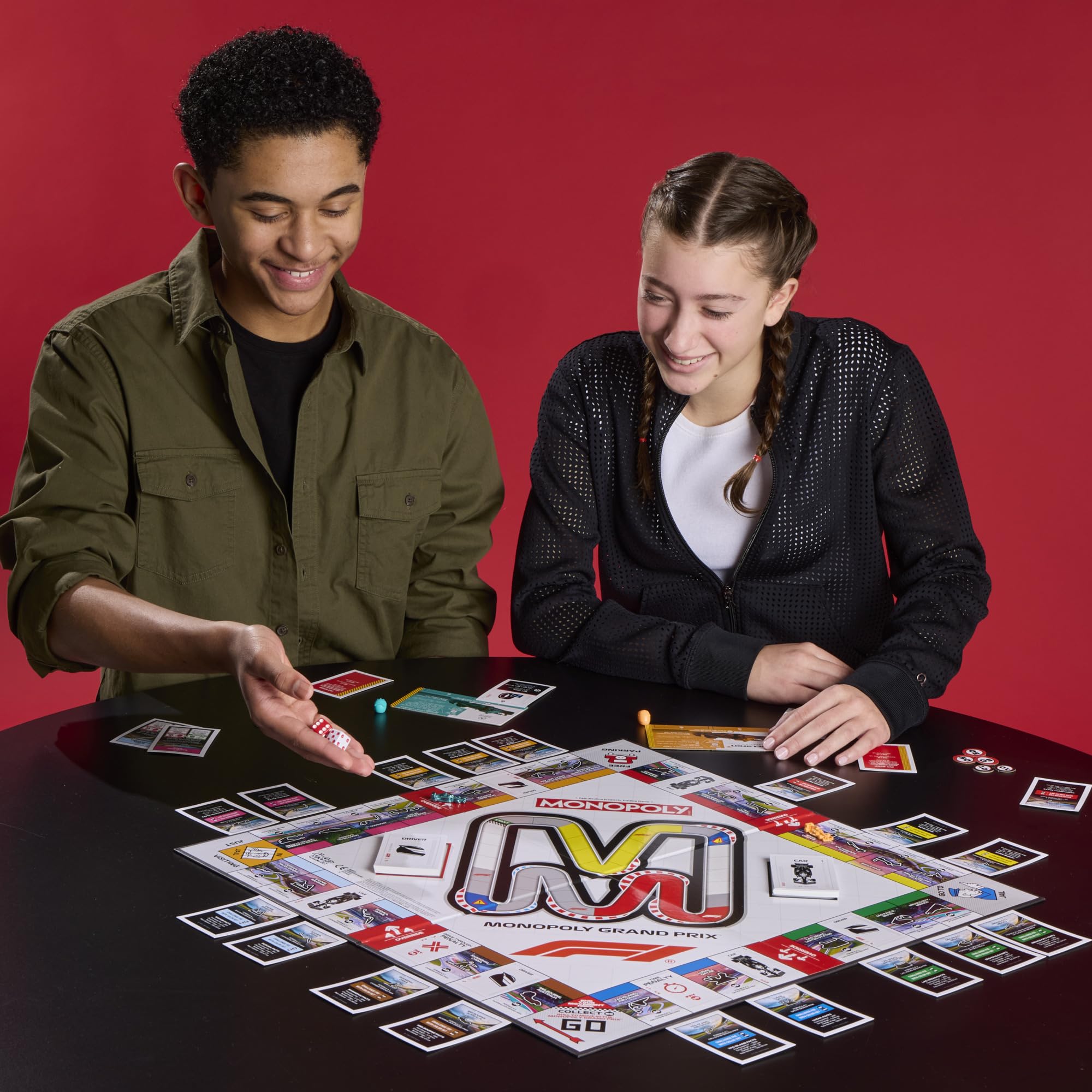 Monopoly Brettspiel F1 Edition, offiziell lizenziertes Formel 1-Spiel, Familienspiele für Kinder, Jugendliche und Erwachsene, 2–6 Spieler, 45 Minuten, ab 8 Jahren, englische Version