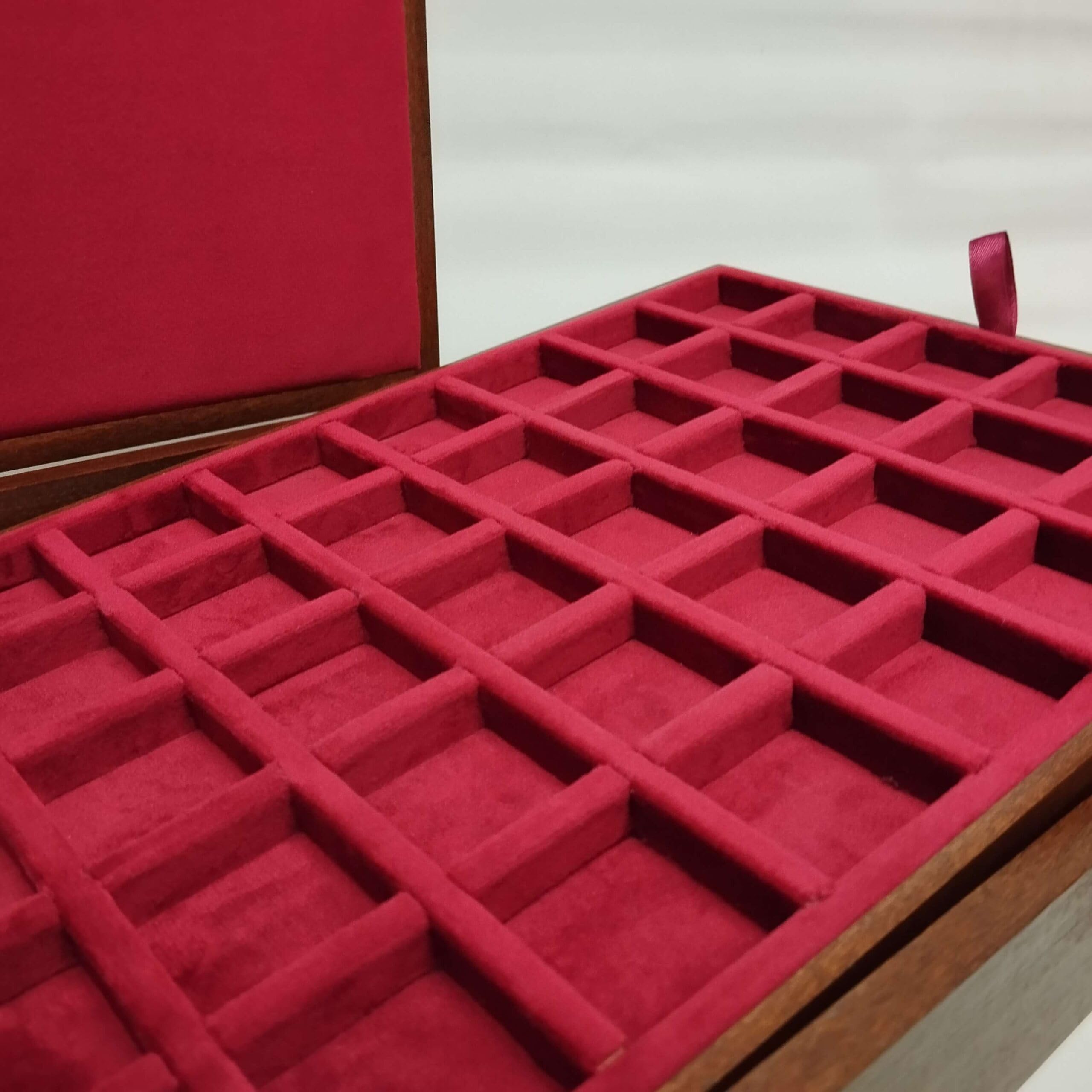 Caja para Monedas con 2 Bandejas de Terciopelo – Estuche de Madera Artesanal para Coleccionistas, Vitrina Expositor para Guardar y Organizar Colecciones