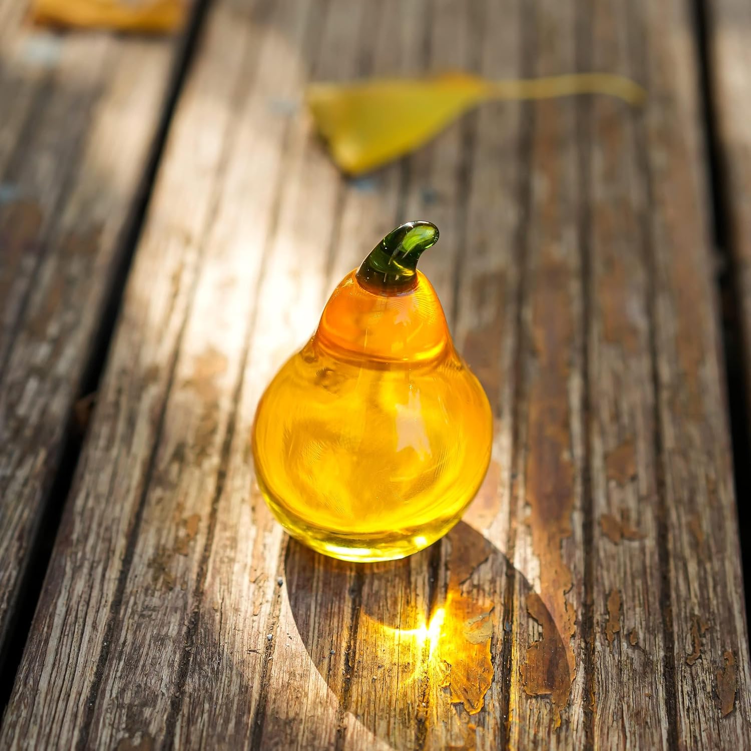 Crystal Pear Figurines Collectibles Glass Fruits Decor for Office Tabletop Centerpiece Art Crystal Paperweights Glass Fruits Decoration for Home Kitchen Gifts for Mum